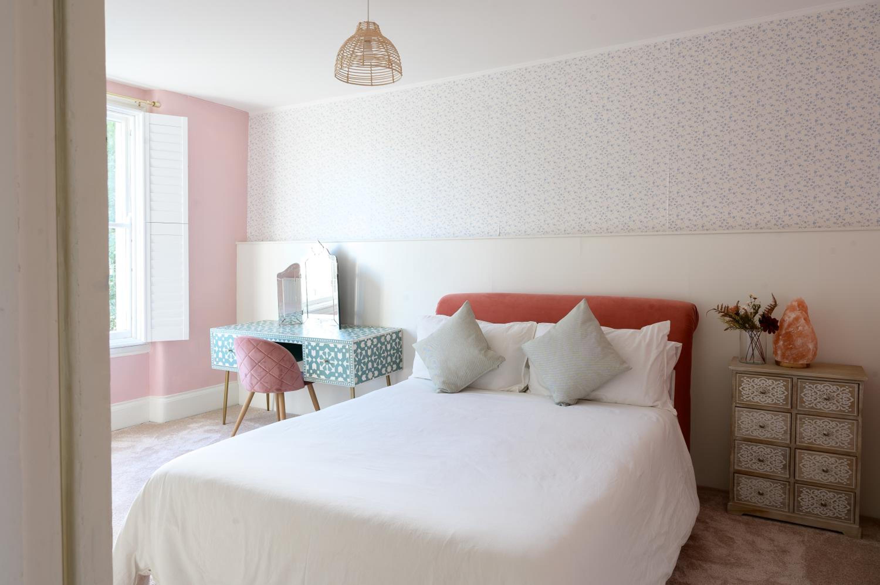 Entire Home - Classic Chelsea Town House Maisonette