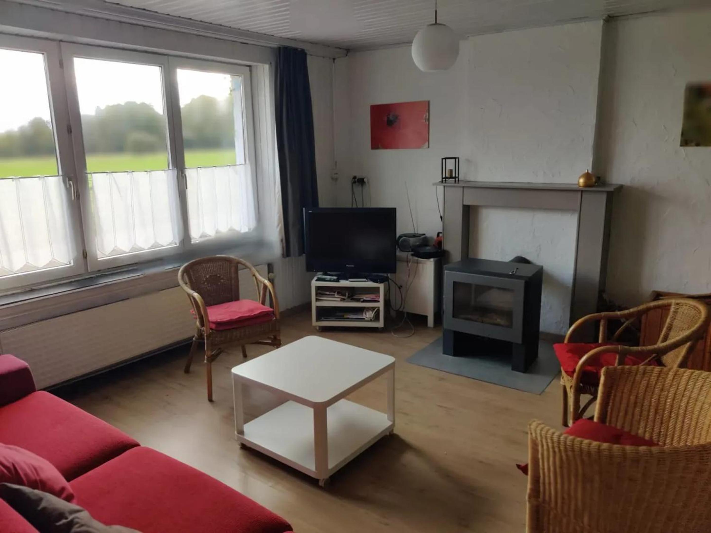 Spacious family house in Haut-Fays, 250 m² with garden