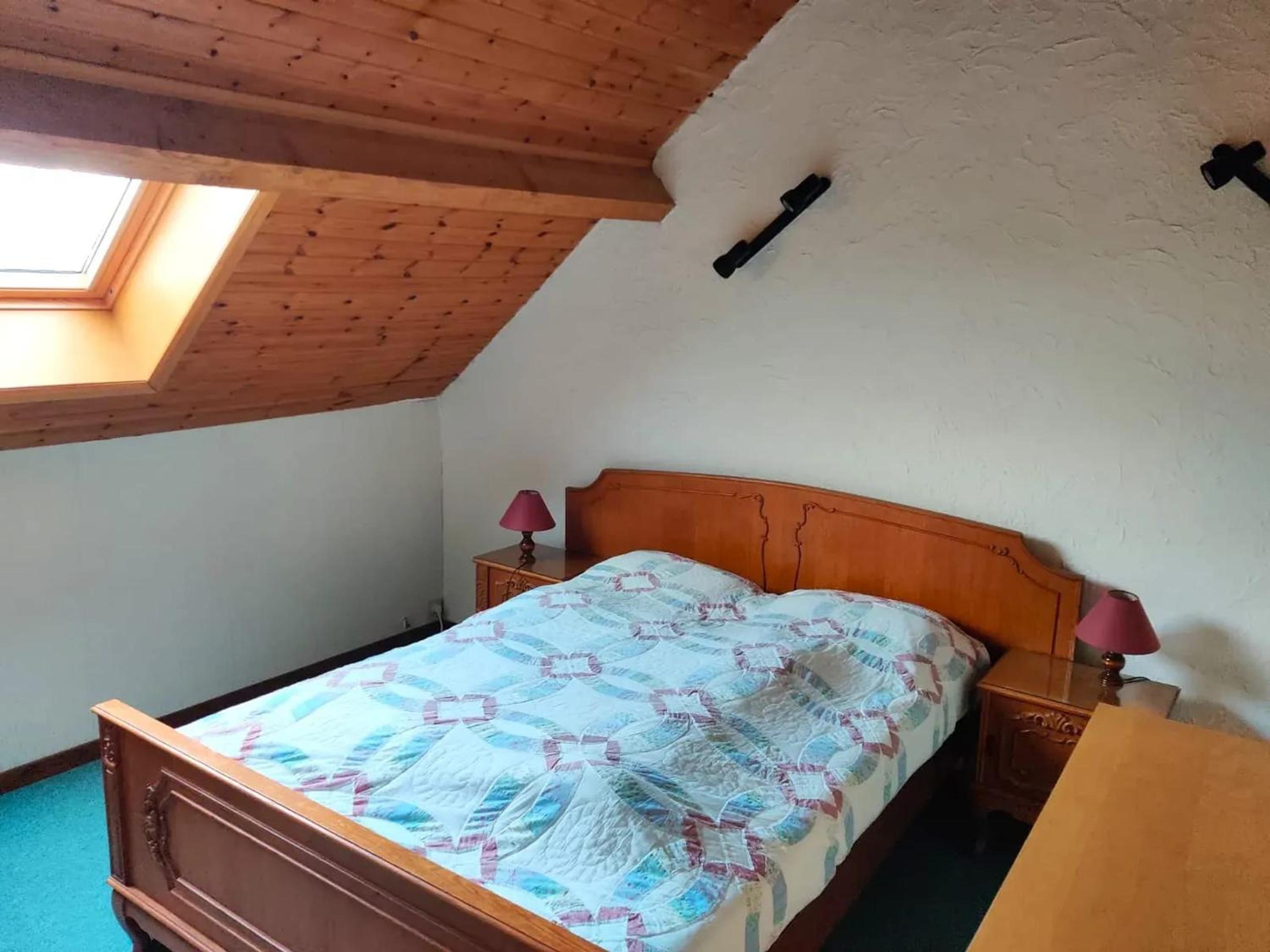 Spacious family house in Haut-Fays, 250 m² with garden