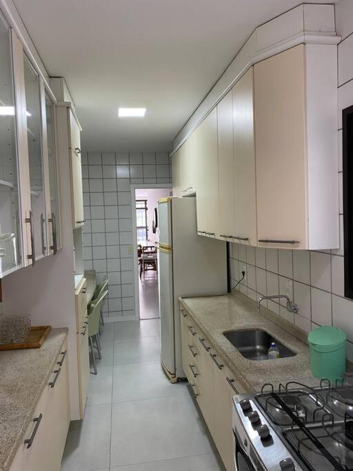 Apartamento 3 quartos na praia do centro de Guarapari!