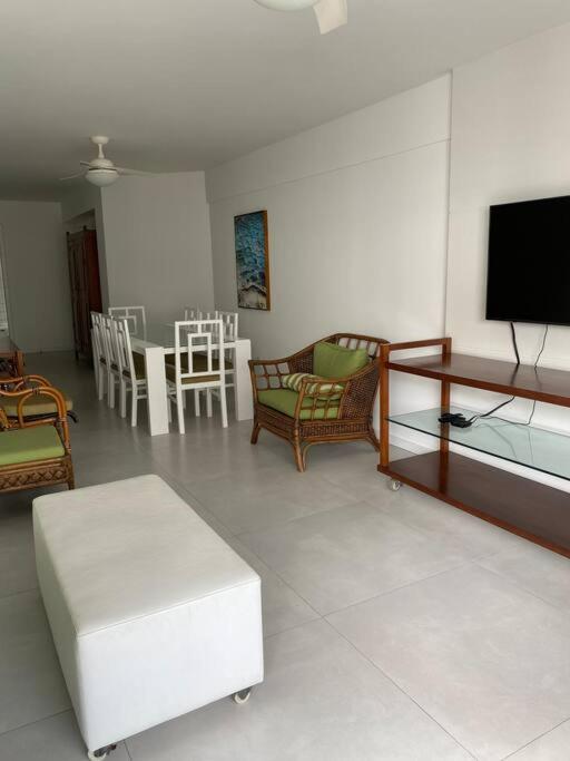 Apartamento 3 quartos na praia do centro de Guarapari!