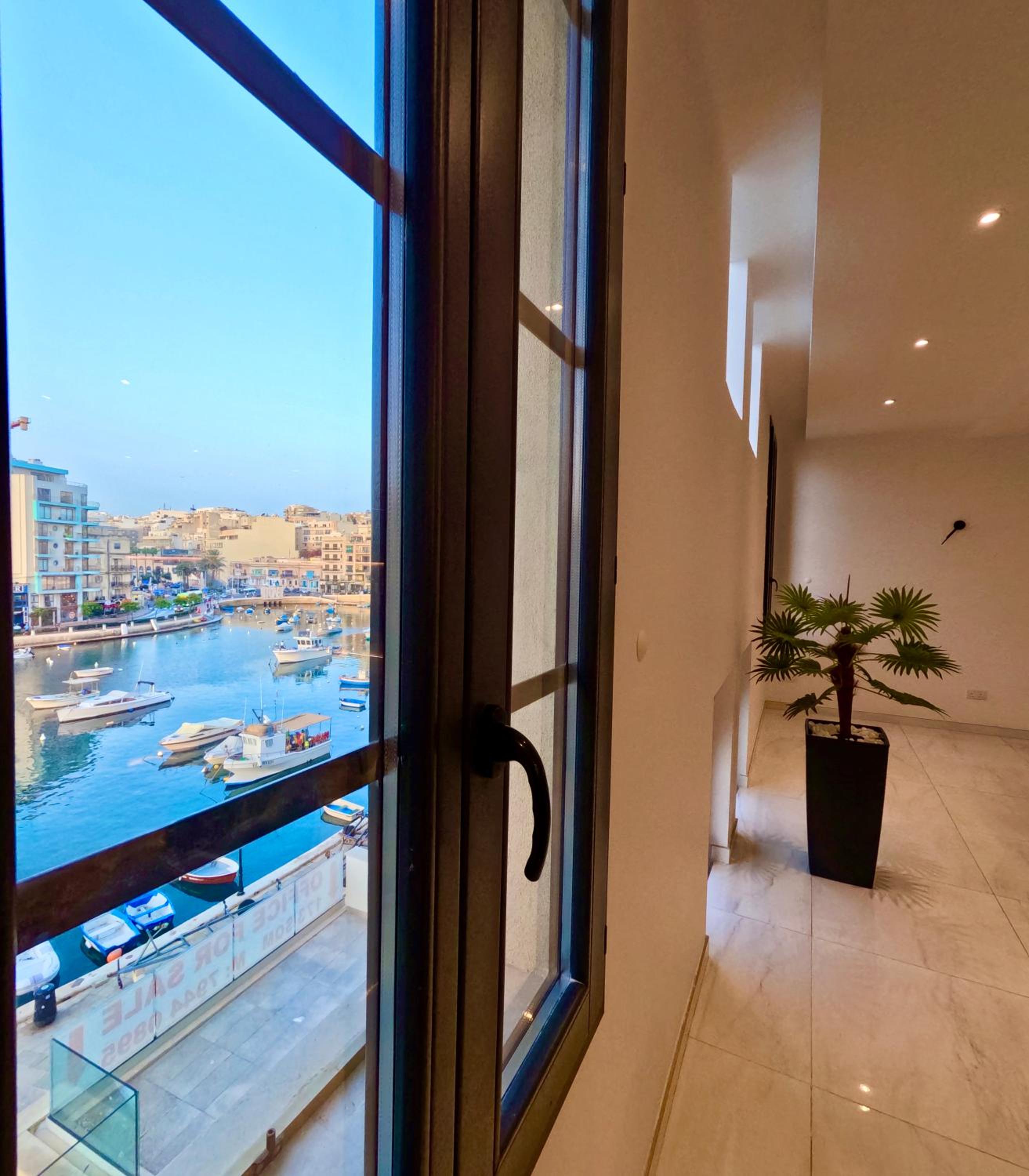 Stylish, modern Apartment in St.Julians's with Views of Spinola bay photo 2