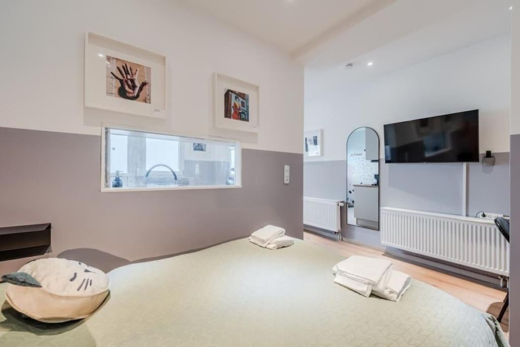 Artful Microapartment - Self Check In