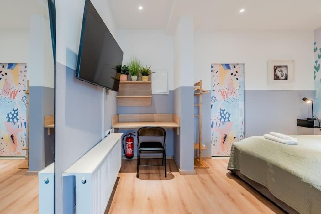 Artful Microapartment - Self Check In