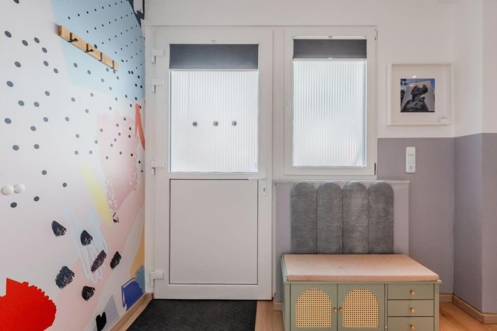 Artful Microapartment - Self Check In