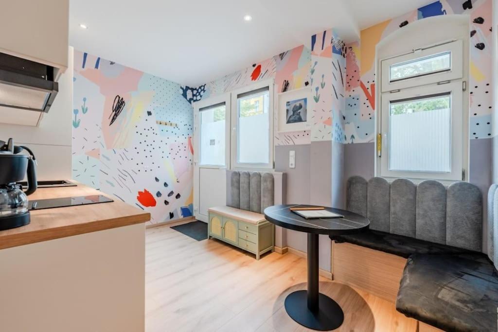 Artful Microapartment - Self Check In