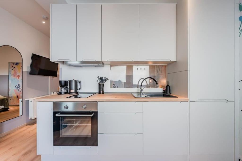 Artful Microapartment - Self Check In