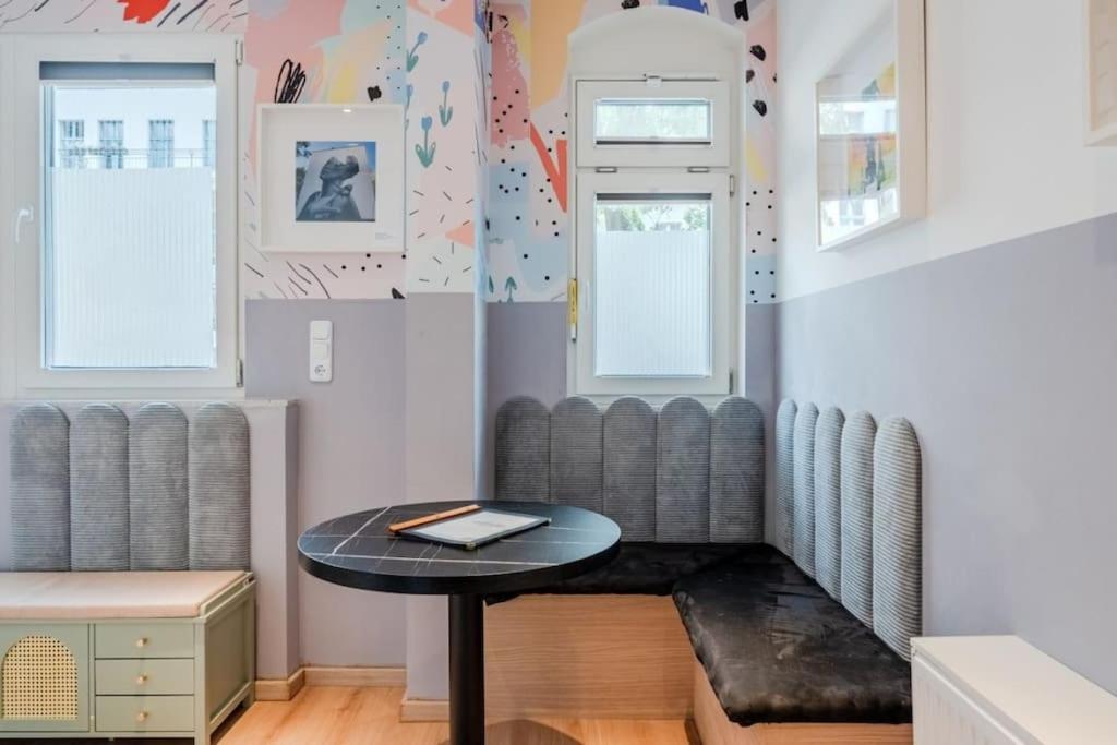 Artful Microapartment - Self Check In