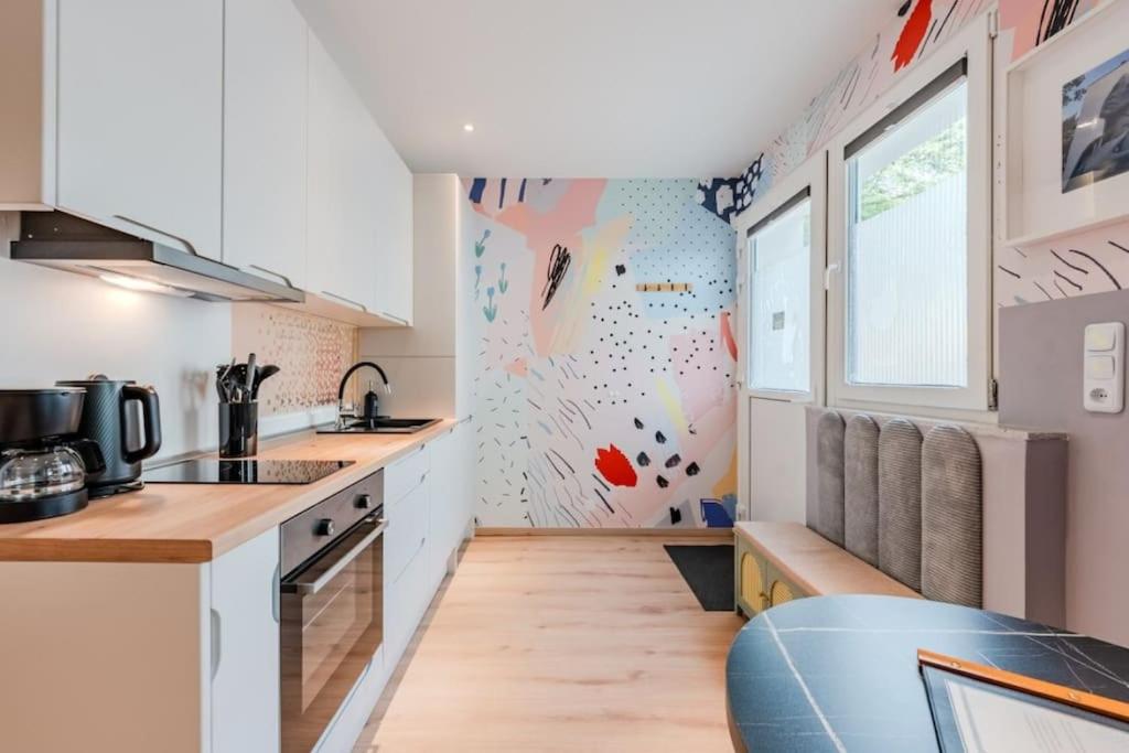 Artful Microapartment - Self Check In