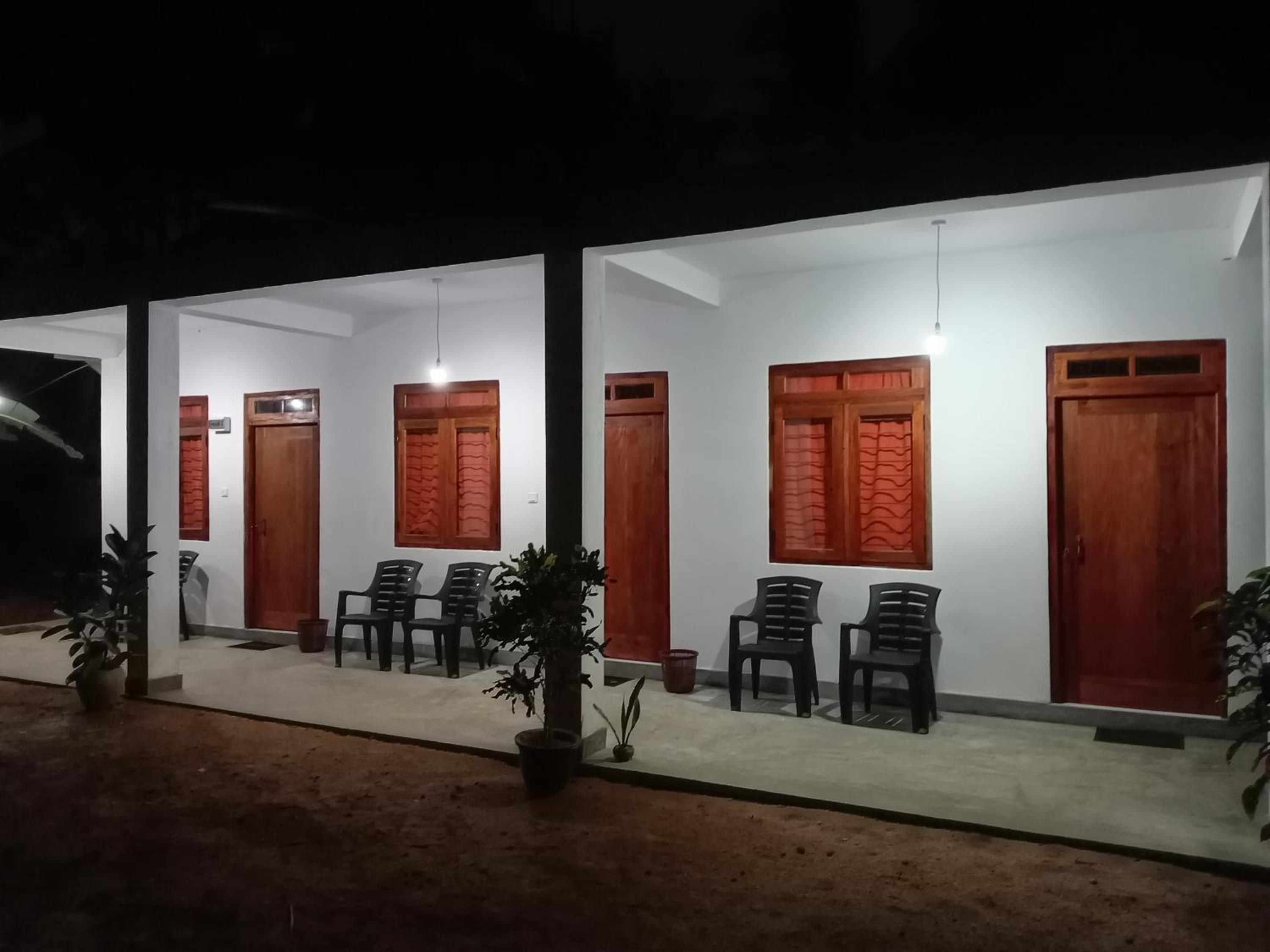 Lake House Homestay