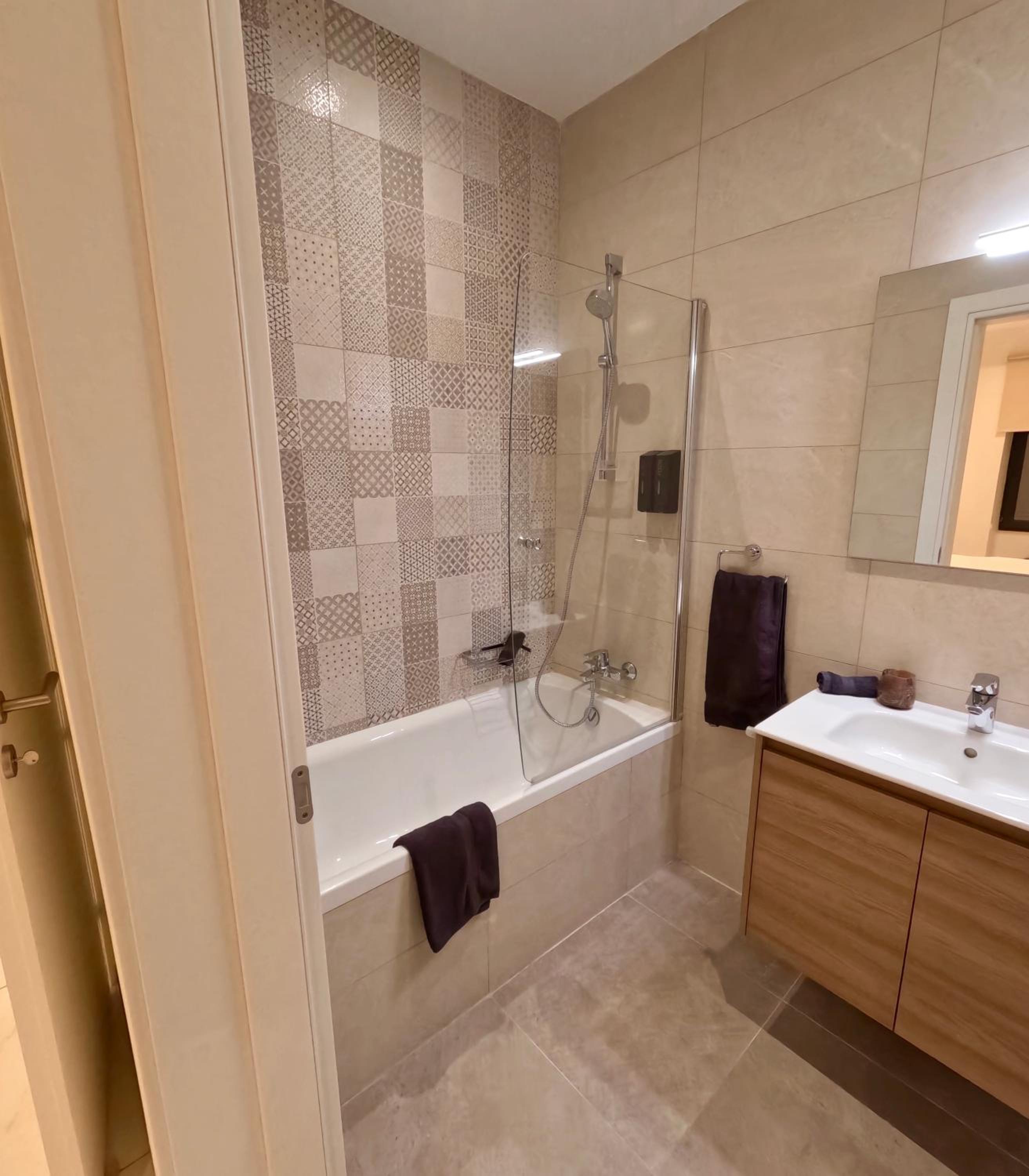 Stylish, modern Apartment in St.Julians's with Views of Spinola bay photo 3