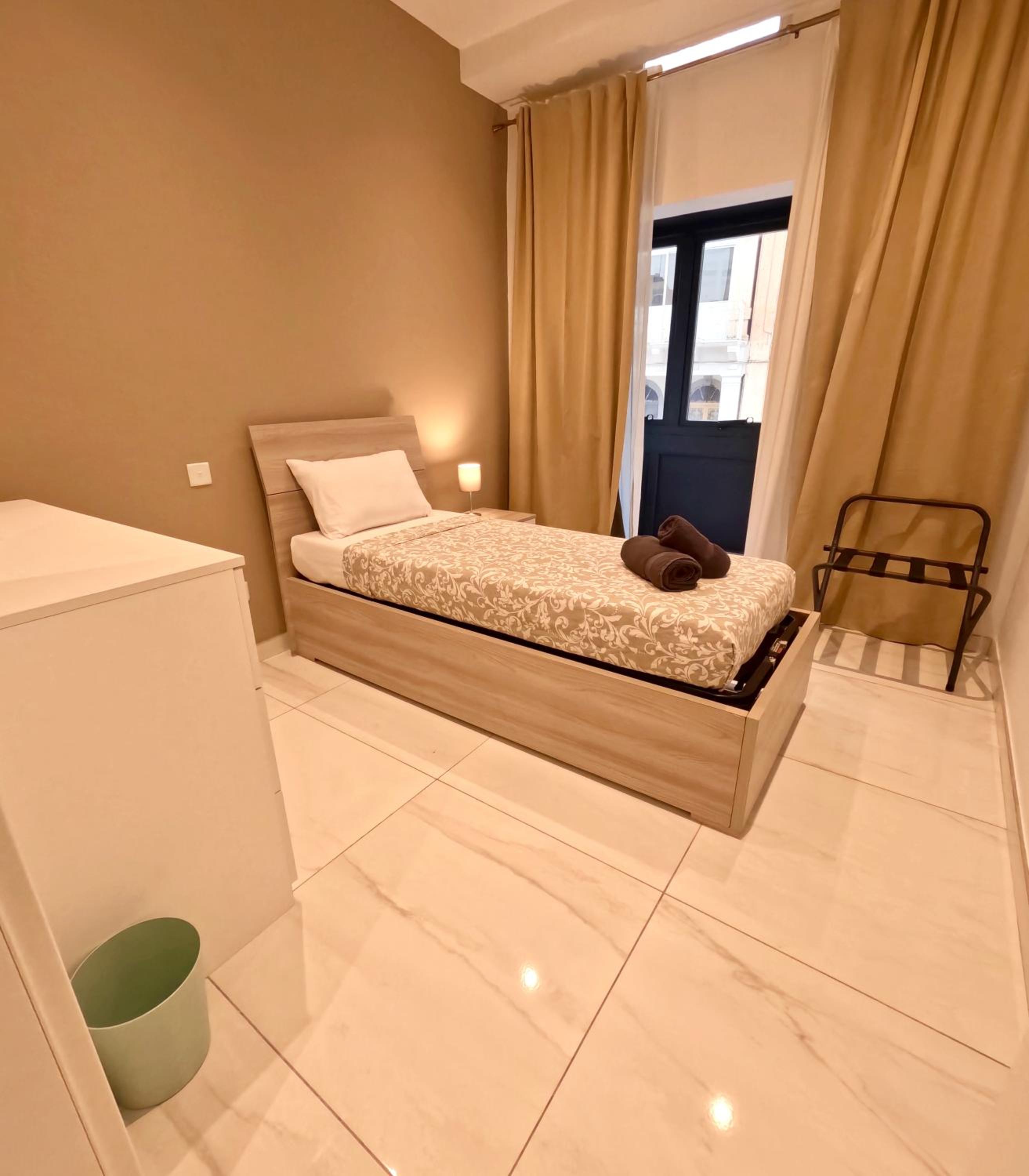 Stylish, modern Apartment in St.Julians's with Views of Spinola bay photo 2