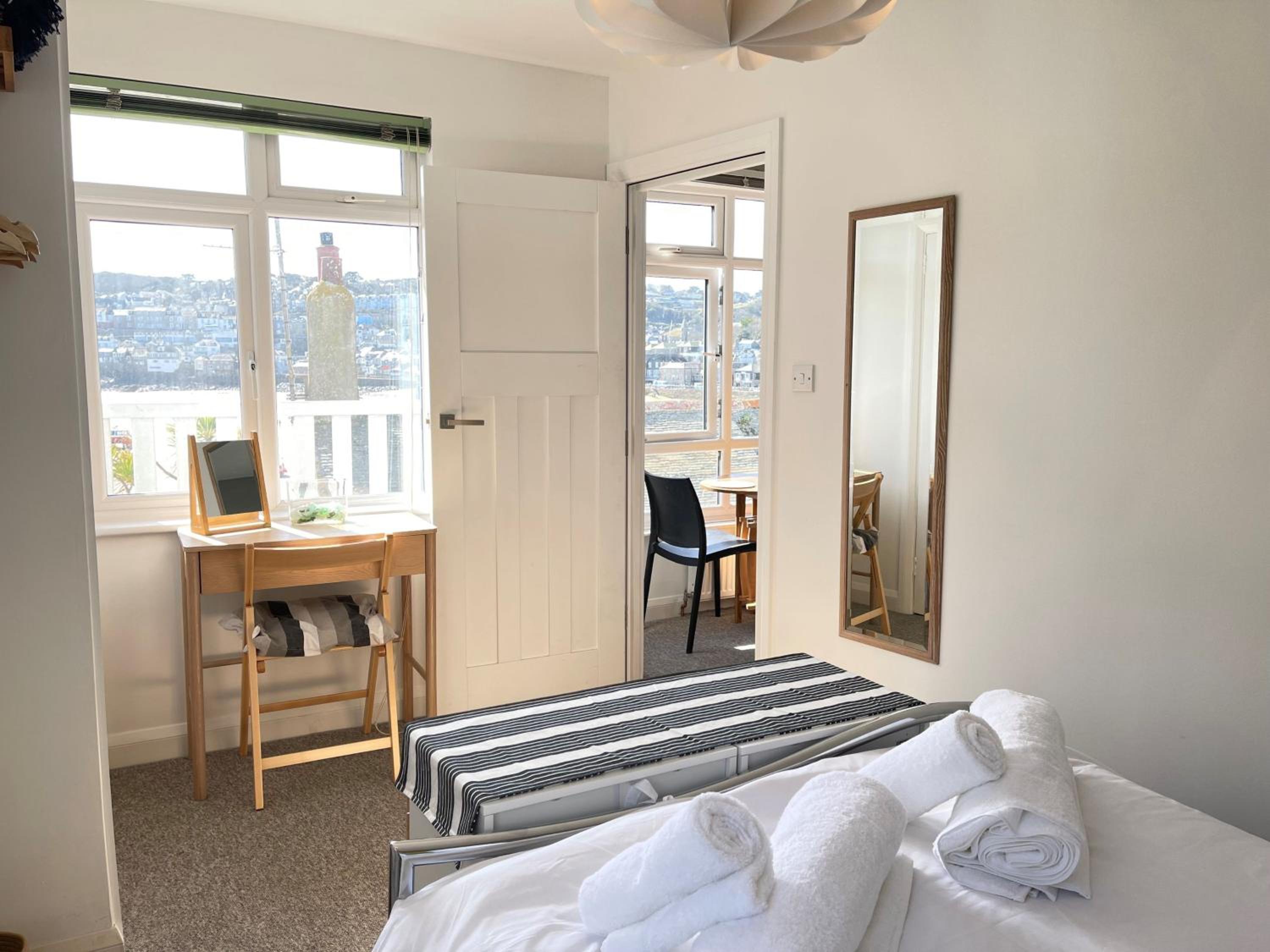 1 Sunnyside - views over the St Ives Harbour
