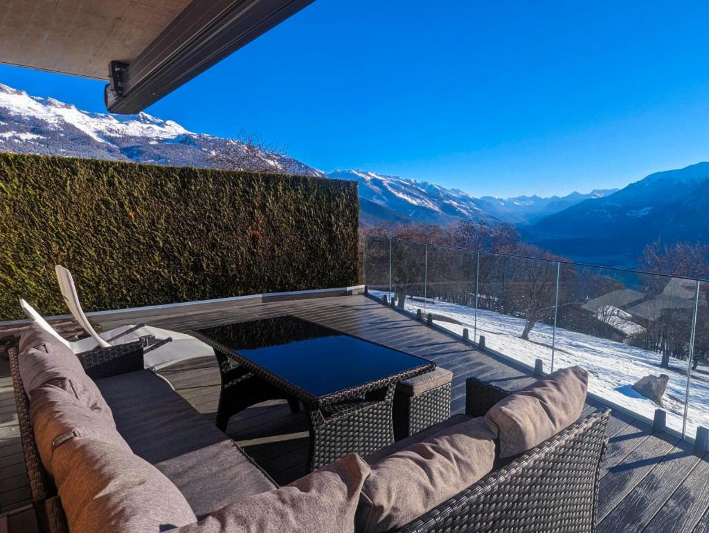 4BDR Alpine Chalet with Game room and Sunny terrace