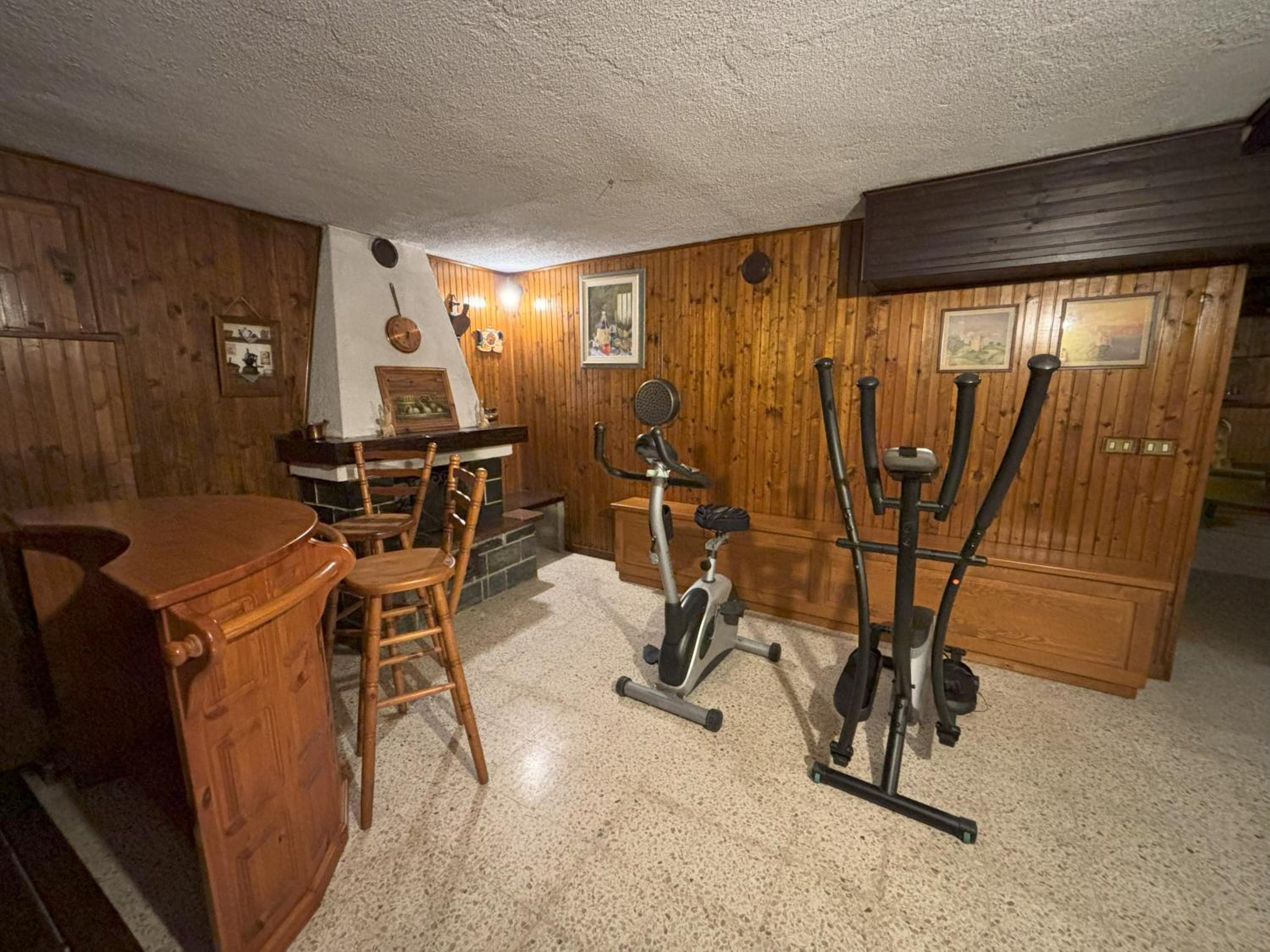 Villetta con taverna, palestra, lavanderia, giardino
