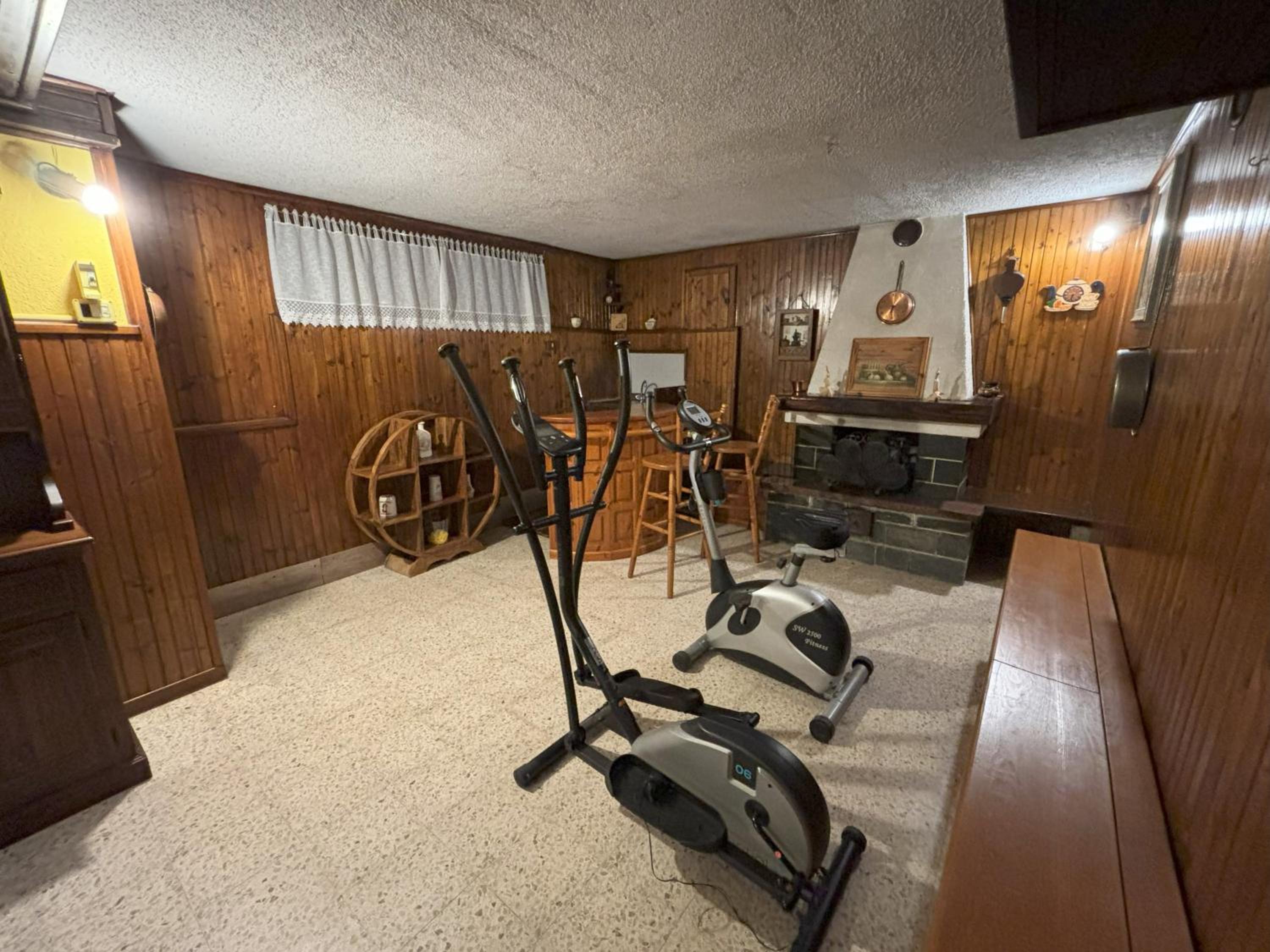 Villetta con taverna, palestra, lavanderia, giardino