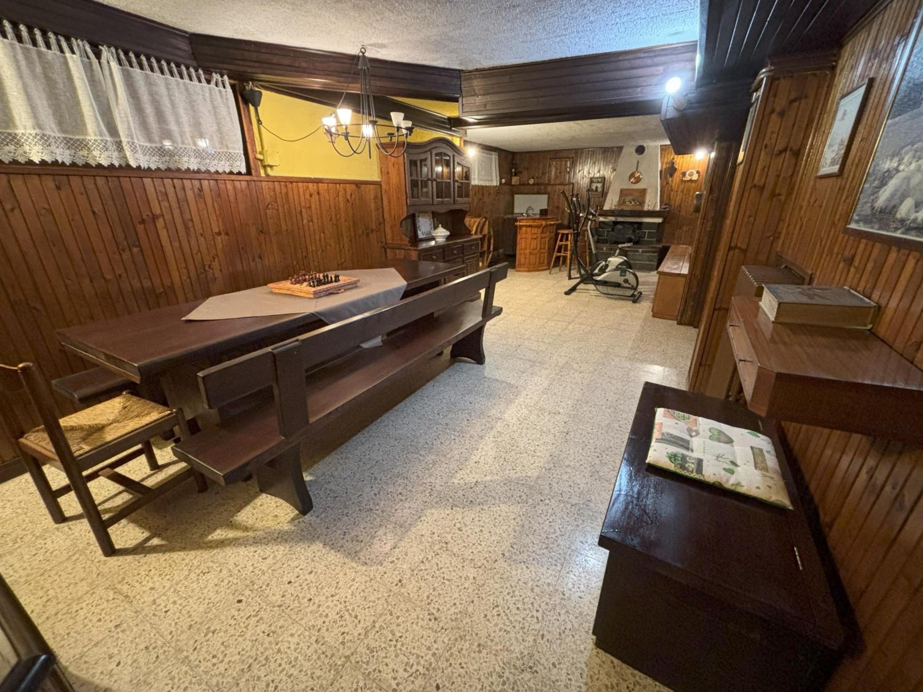 Villetta con taverna, palestra, lavanderia, giardino