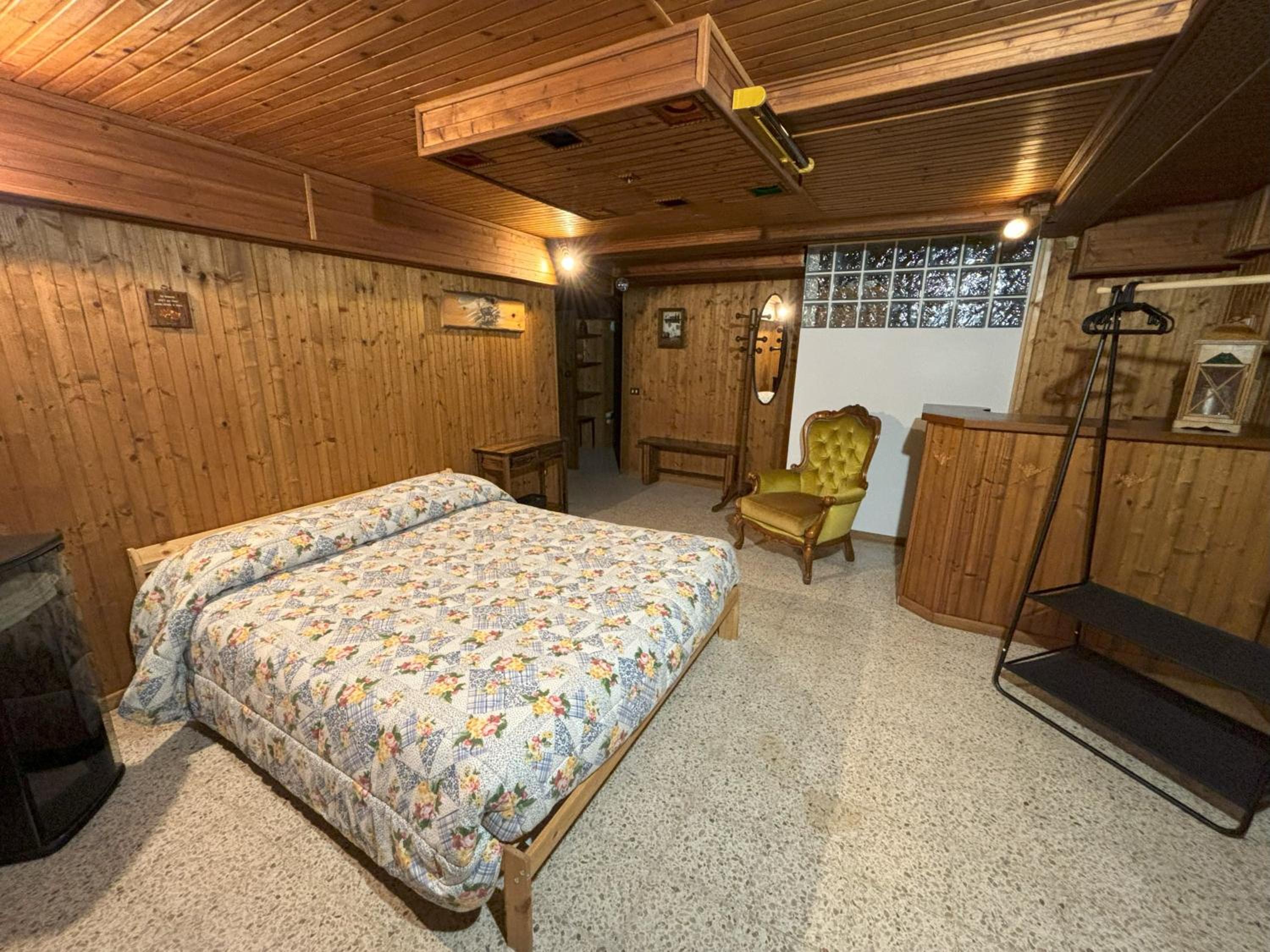 Villetta con taverna, palestra, lavanderia, giardino
