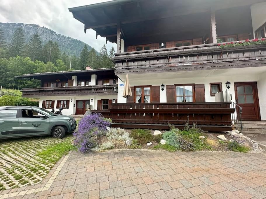FeWo Platzhirsch mit Bergblick