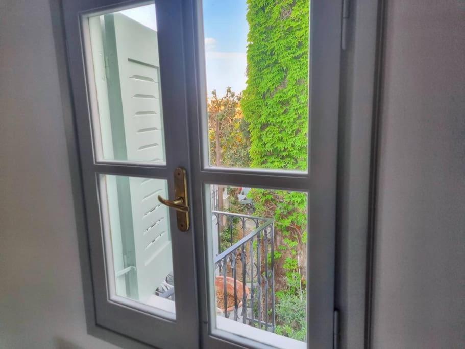 Lemon Tree House with garden in Plaka
