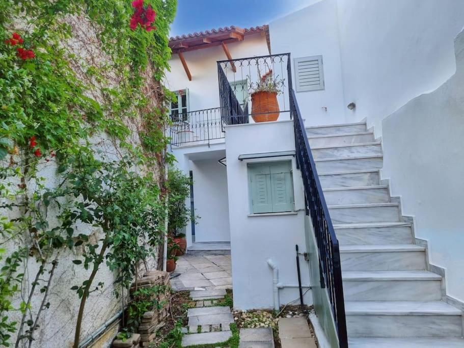 Lemon Tree House with garden in Plaka