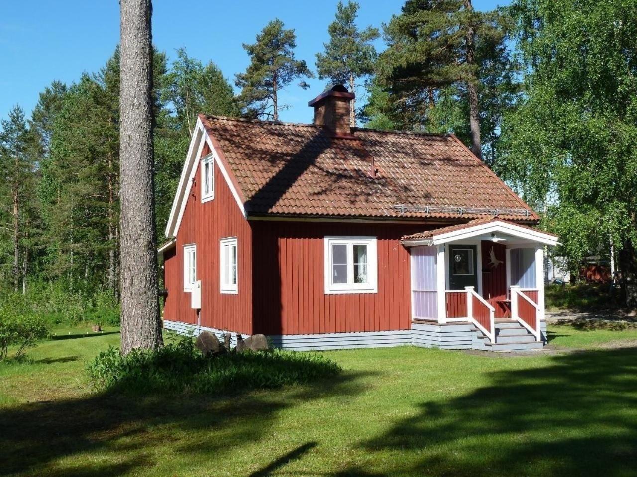Ferienhaus in Uvanå mit Terrasse und Garten view 2