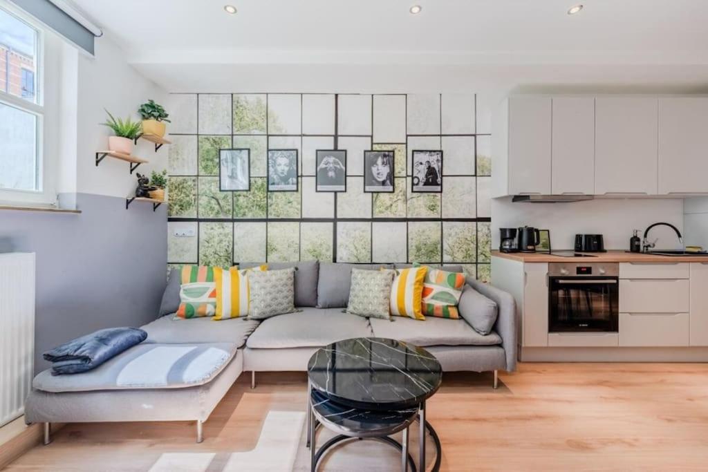 Central Iconic Berlin Characters Apartment