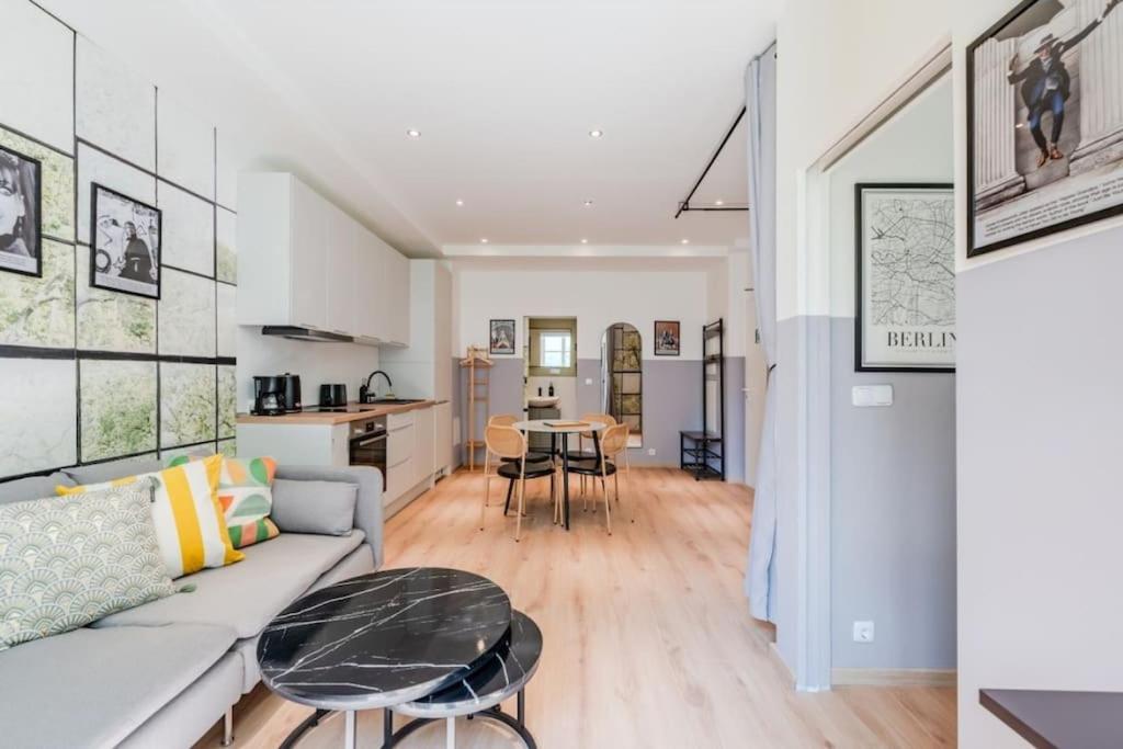 Central Iconic Berlin Characters Apartment