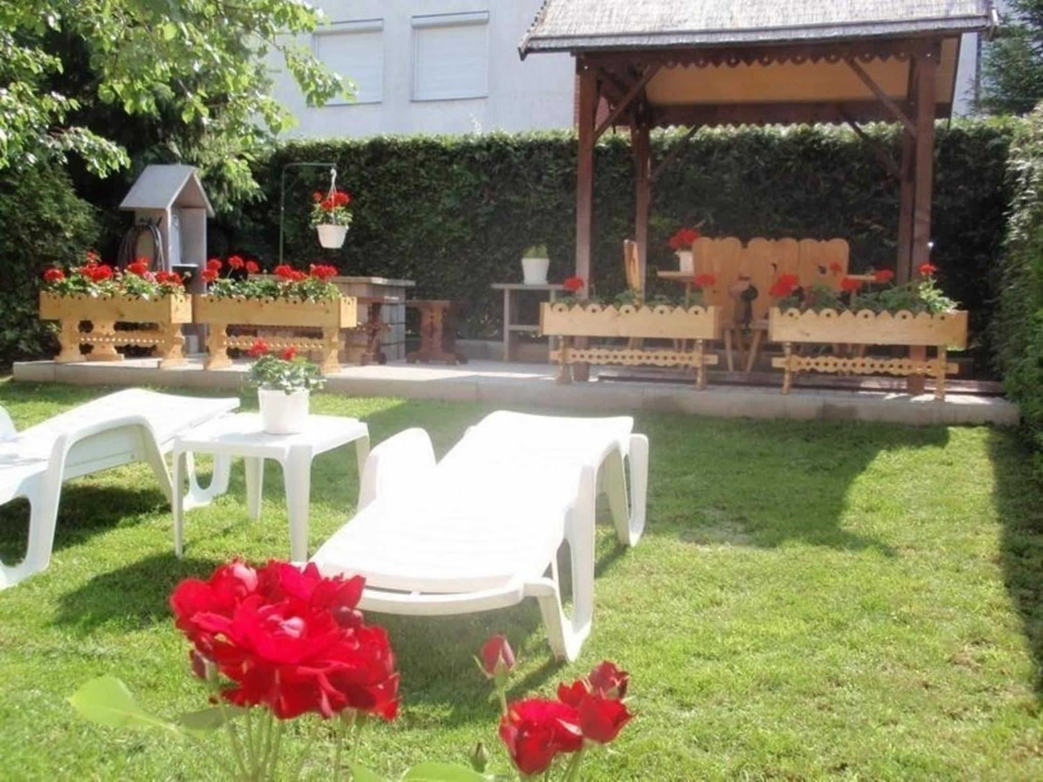Großzügige Ferienwohnung mit Garten und Terrasse