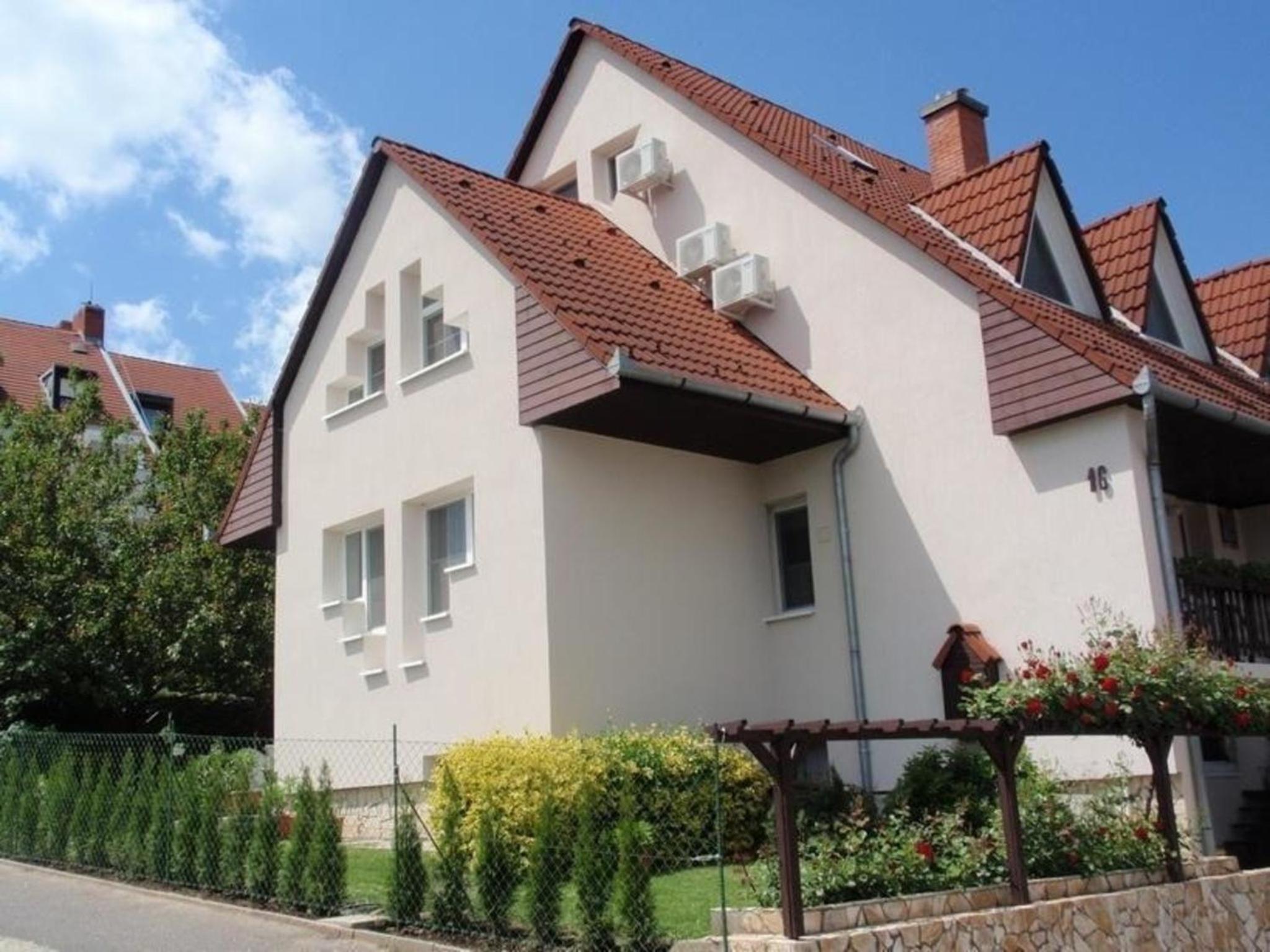 Großzügige Ferienwohnung mit Garten und Terrasse