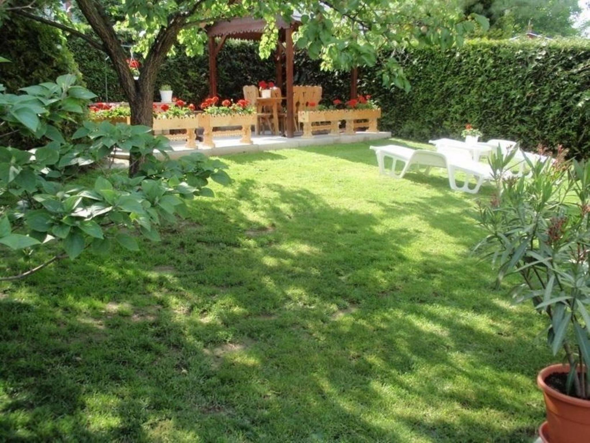 Großzügige Ferienwohnung mit Garten und Terrasse