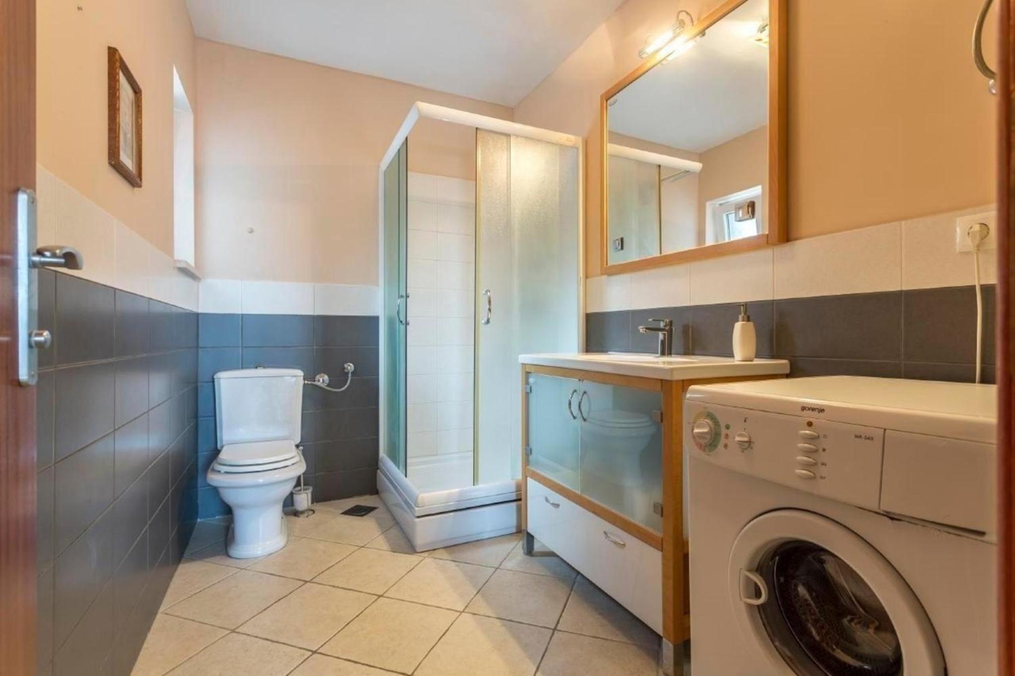 Charmantes Ferienhaus In Medići Mit Privatem Pool view 3