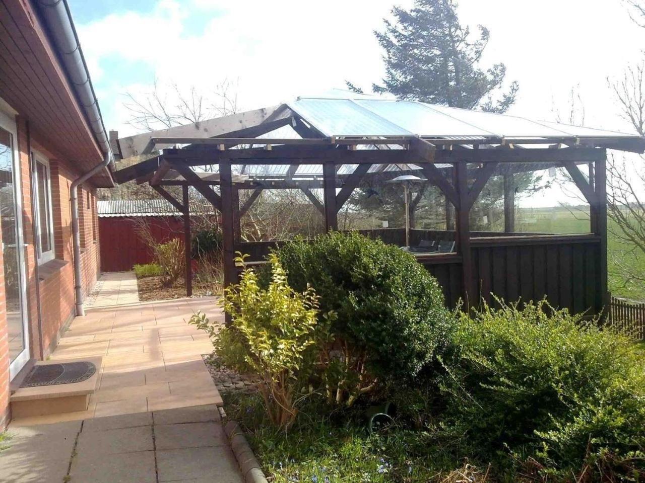 Ferienhaus in Mühlendeich mit Großem Garten