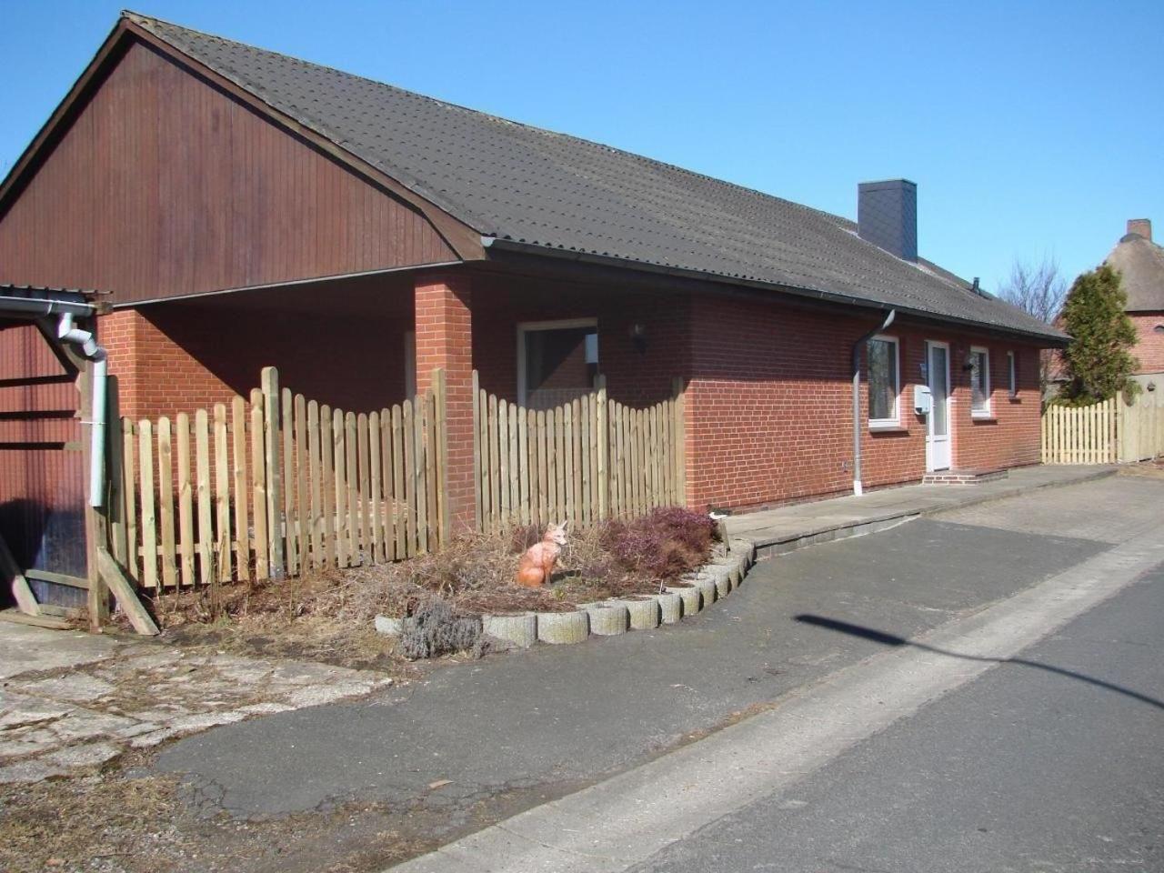 Ferienhaus in Mühlendeich mit Großem Garten