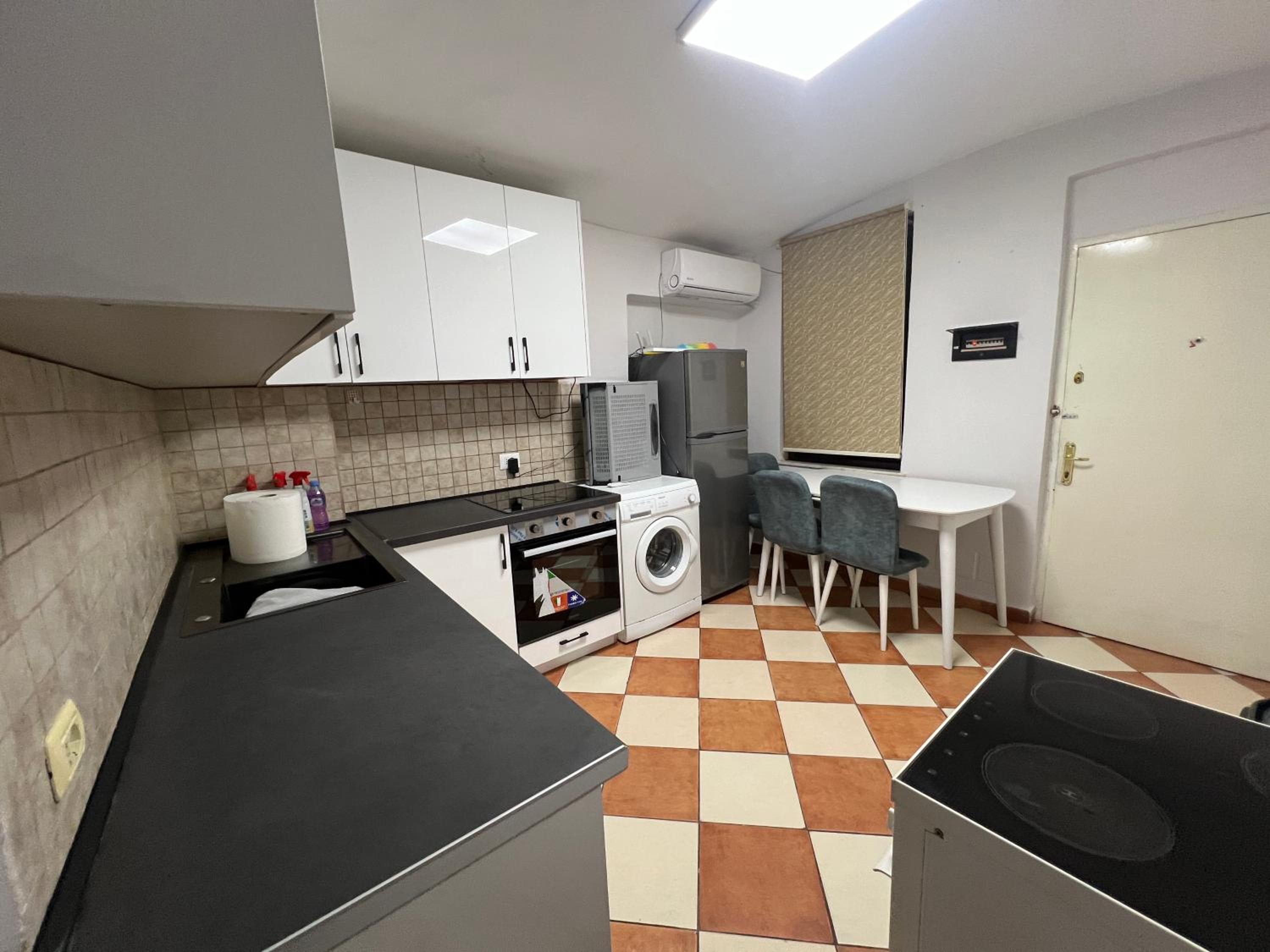 Sisterhood Hostel-Female Only