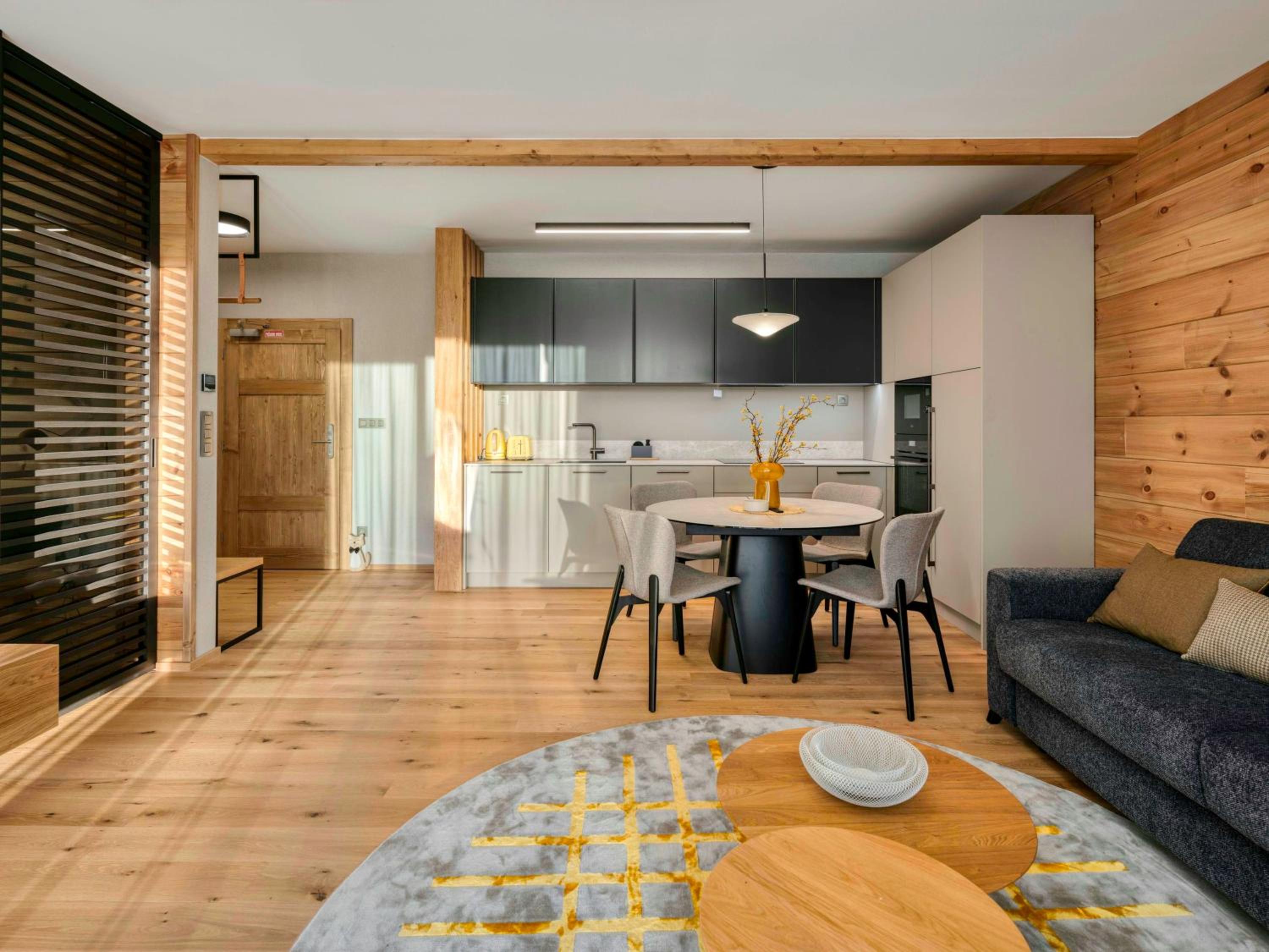 YQ Apartments - Brand new - Top materials - Free parking view 3