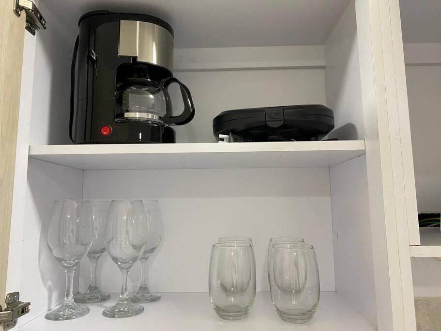 Hito404-Amplio Apartaestudio en Av 19 norte con balcon