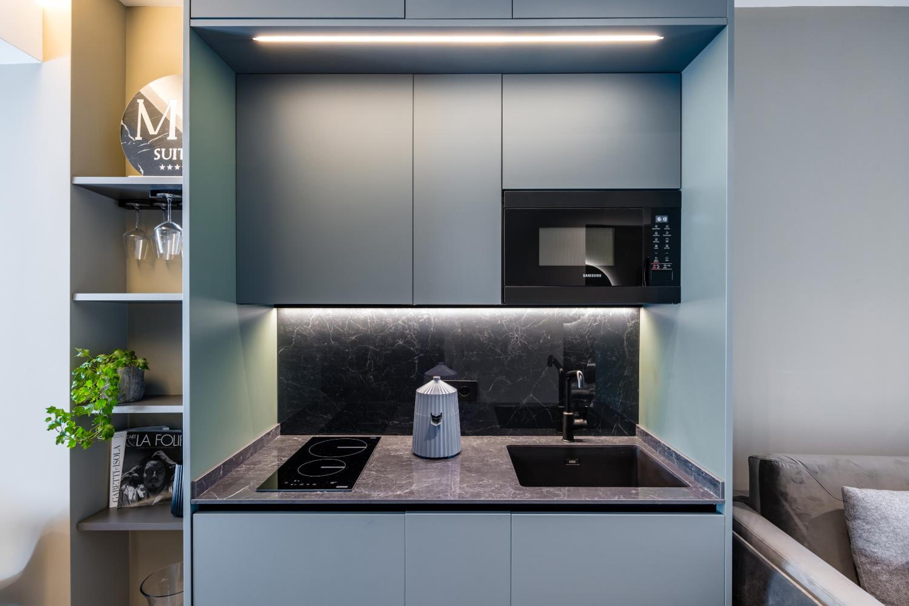 MH SUITES Plebiscito