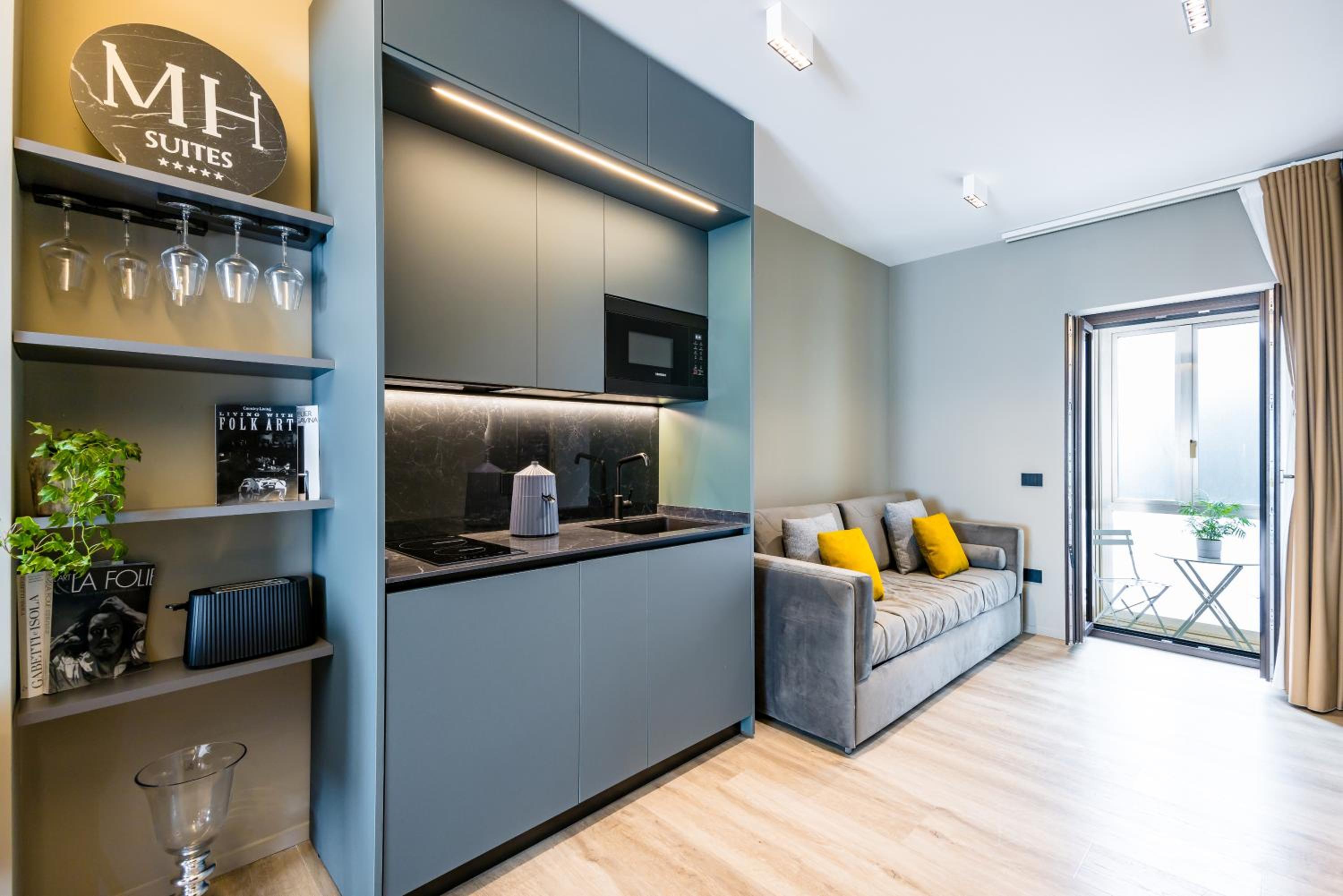 MH SUITES Plebiscito