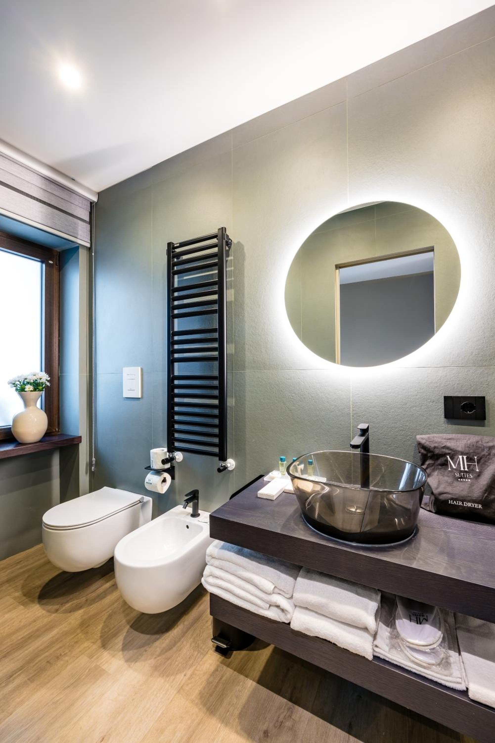 MH SUITES Plebiscito