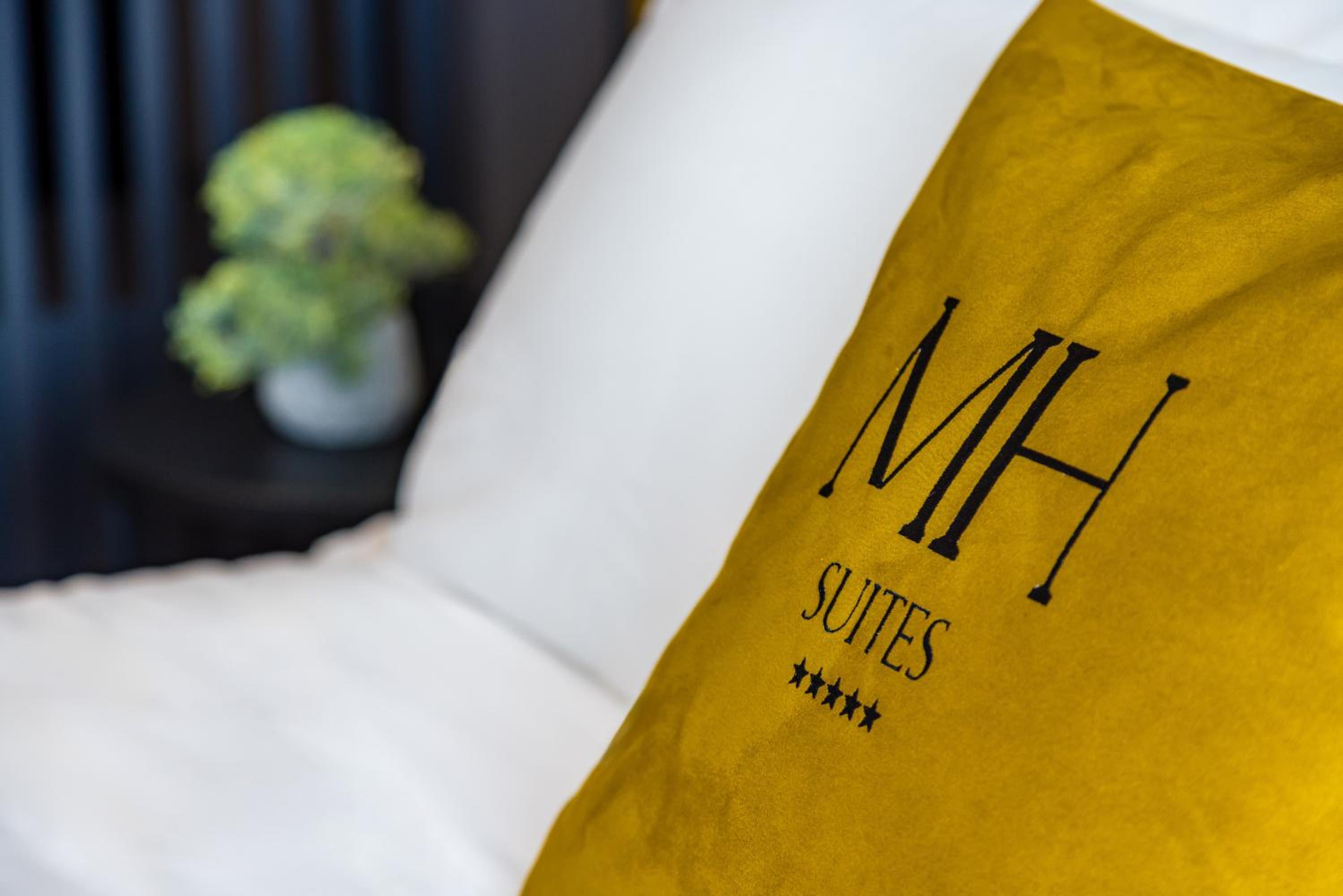 MH SUITES Plebiscito