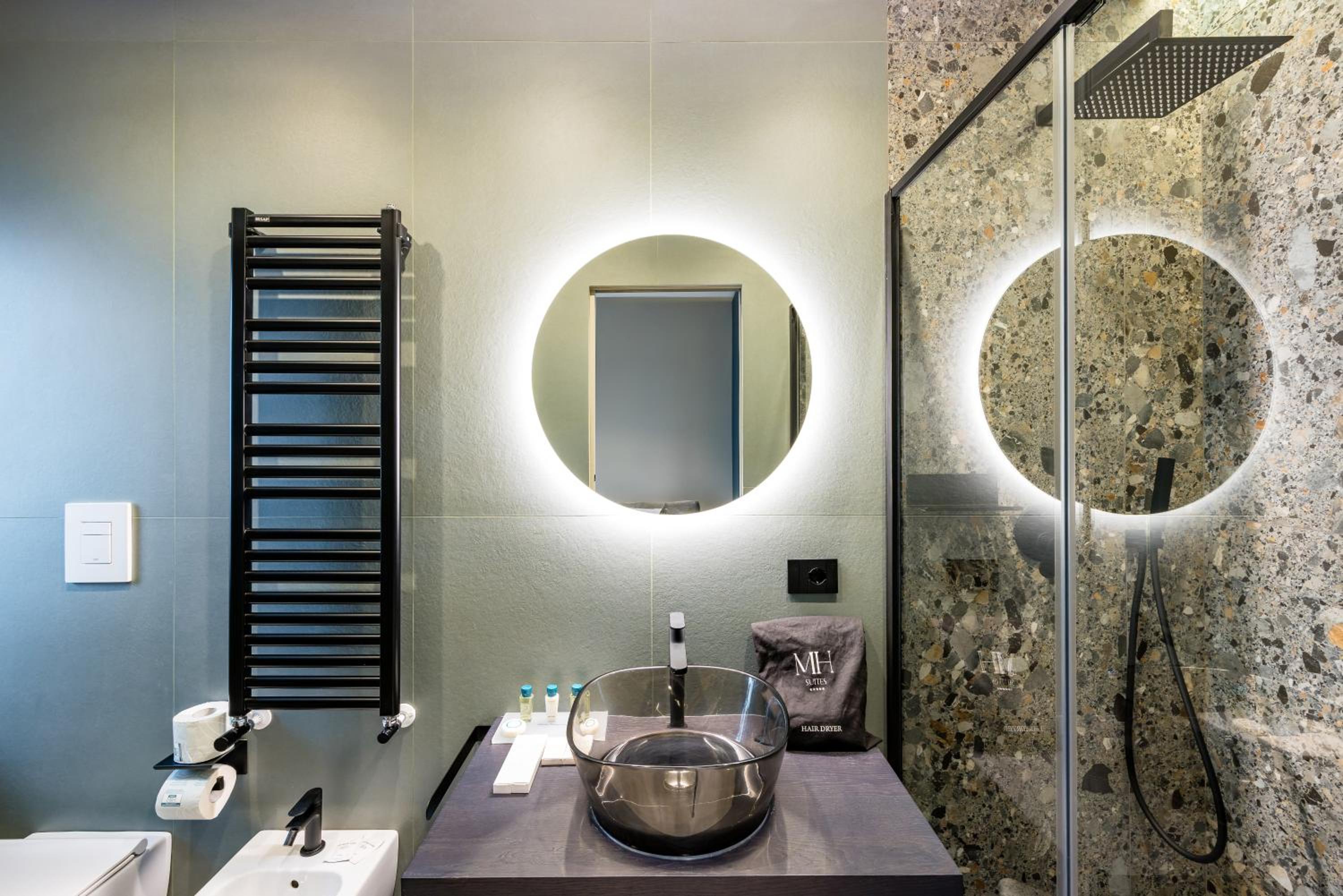 MH SUITES Plebiscito
