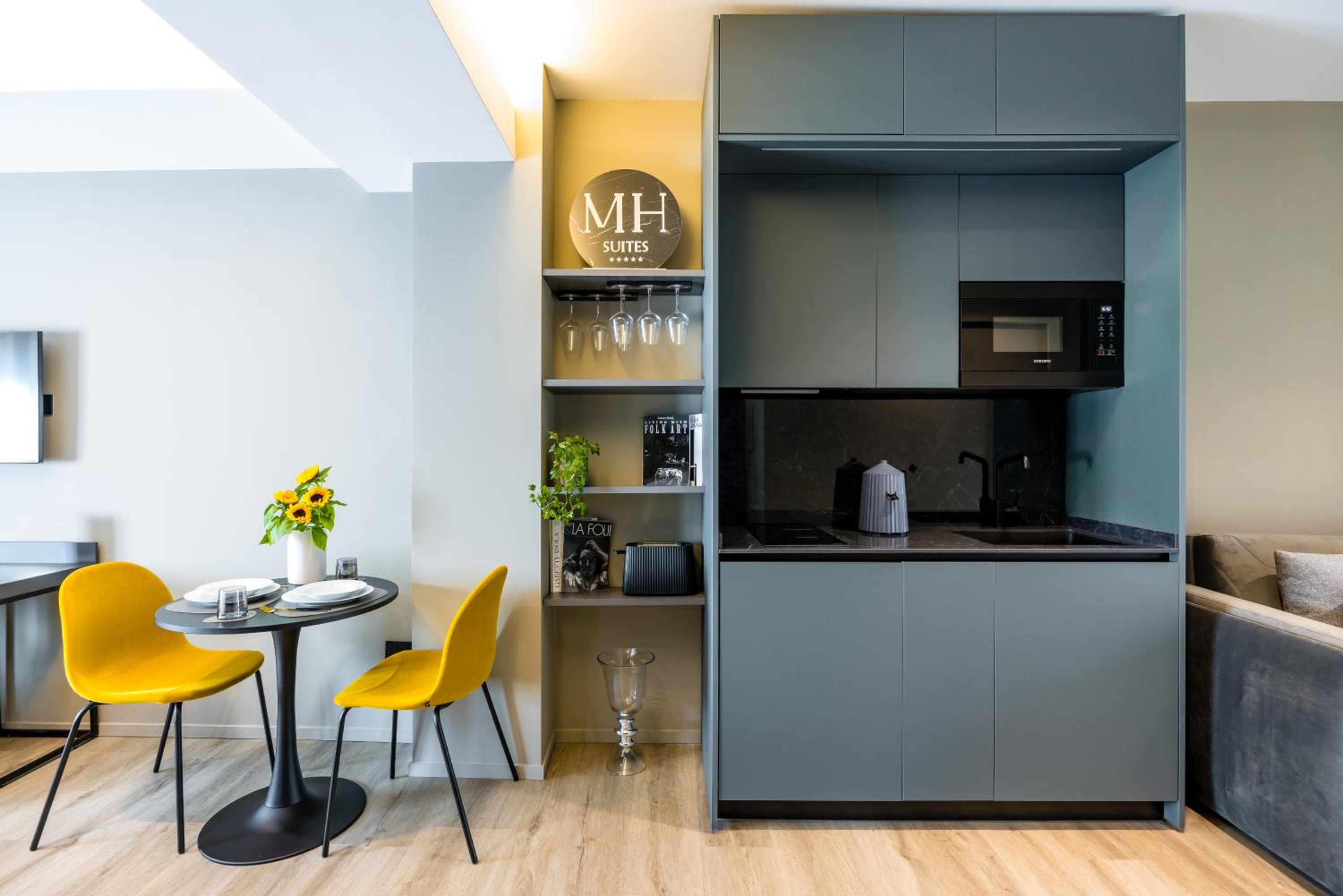MH SUITES Plebiscito