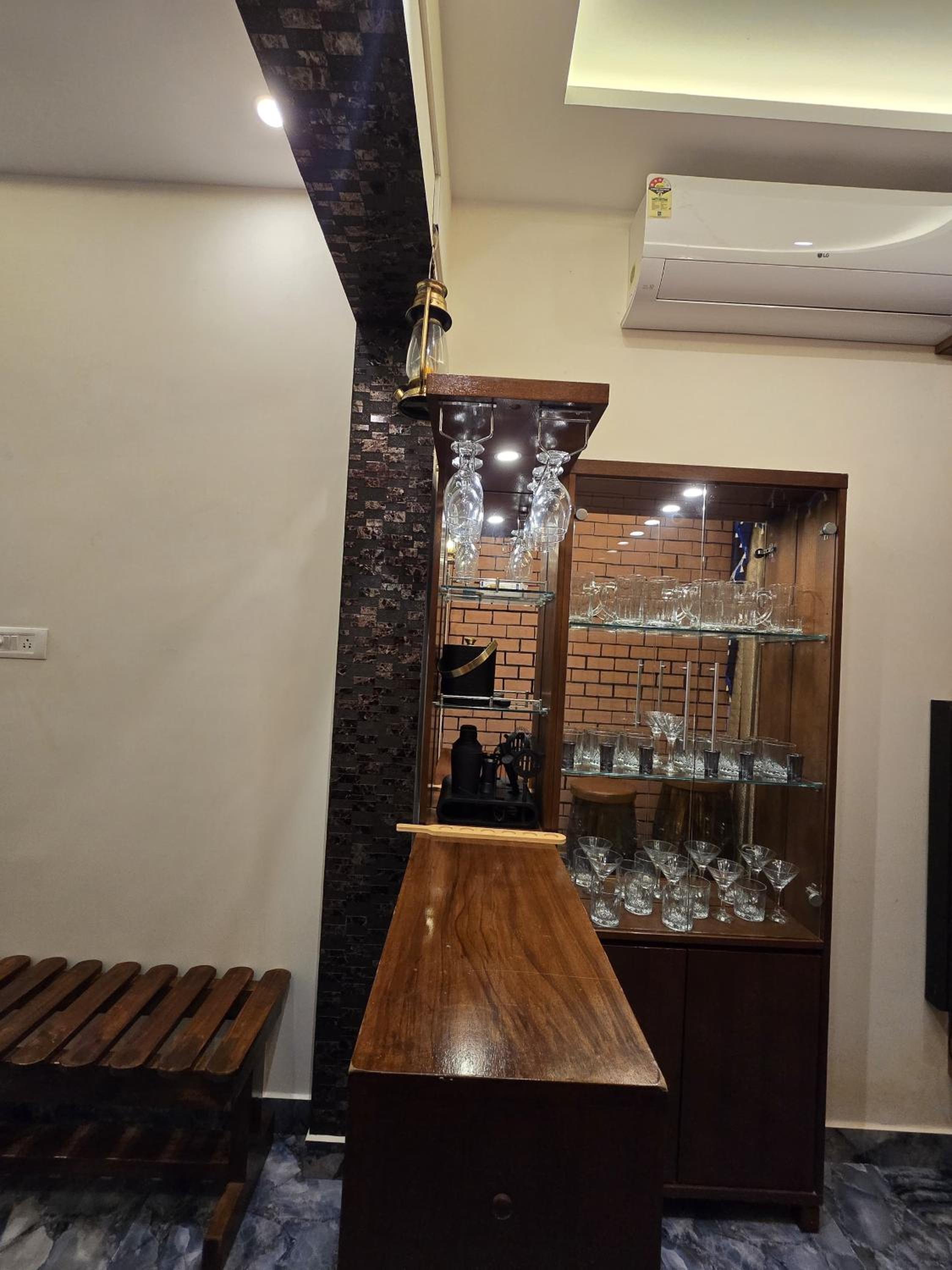 Yehova Inn