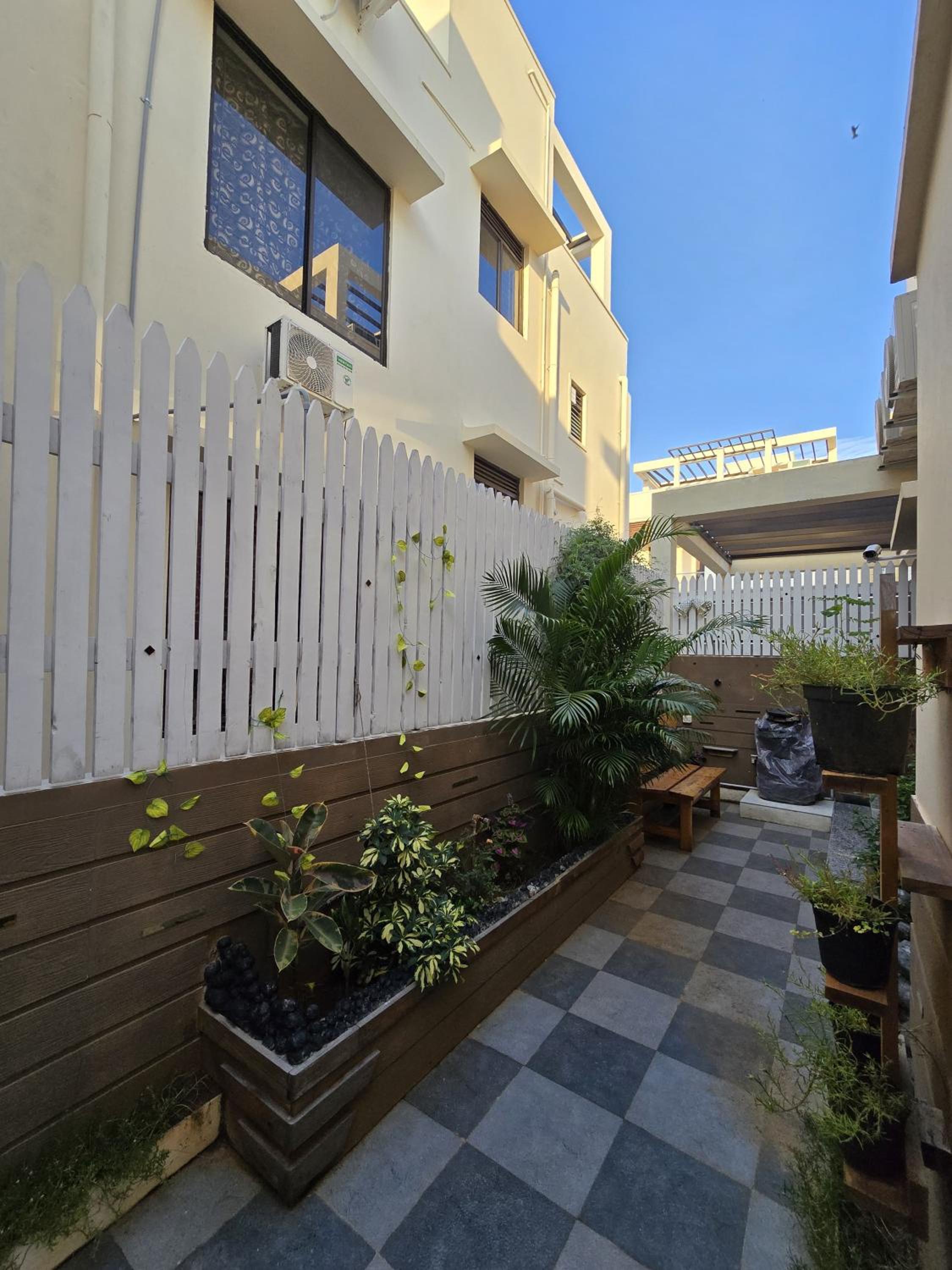 Yehova Inn