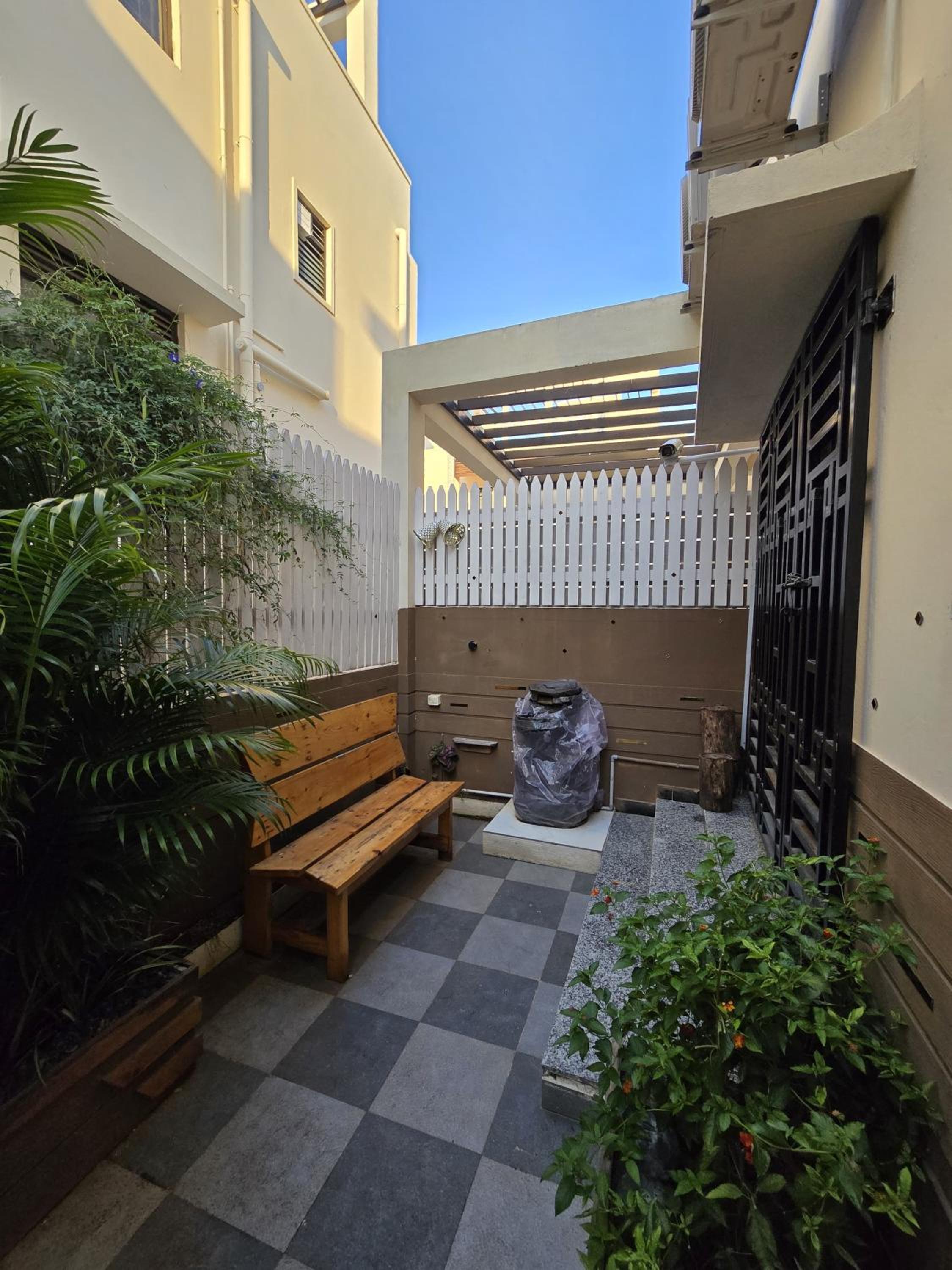 Yehova Inn