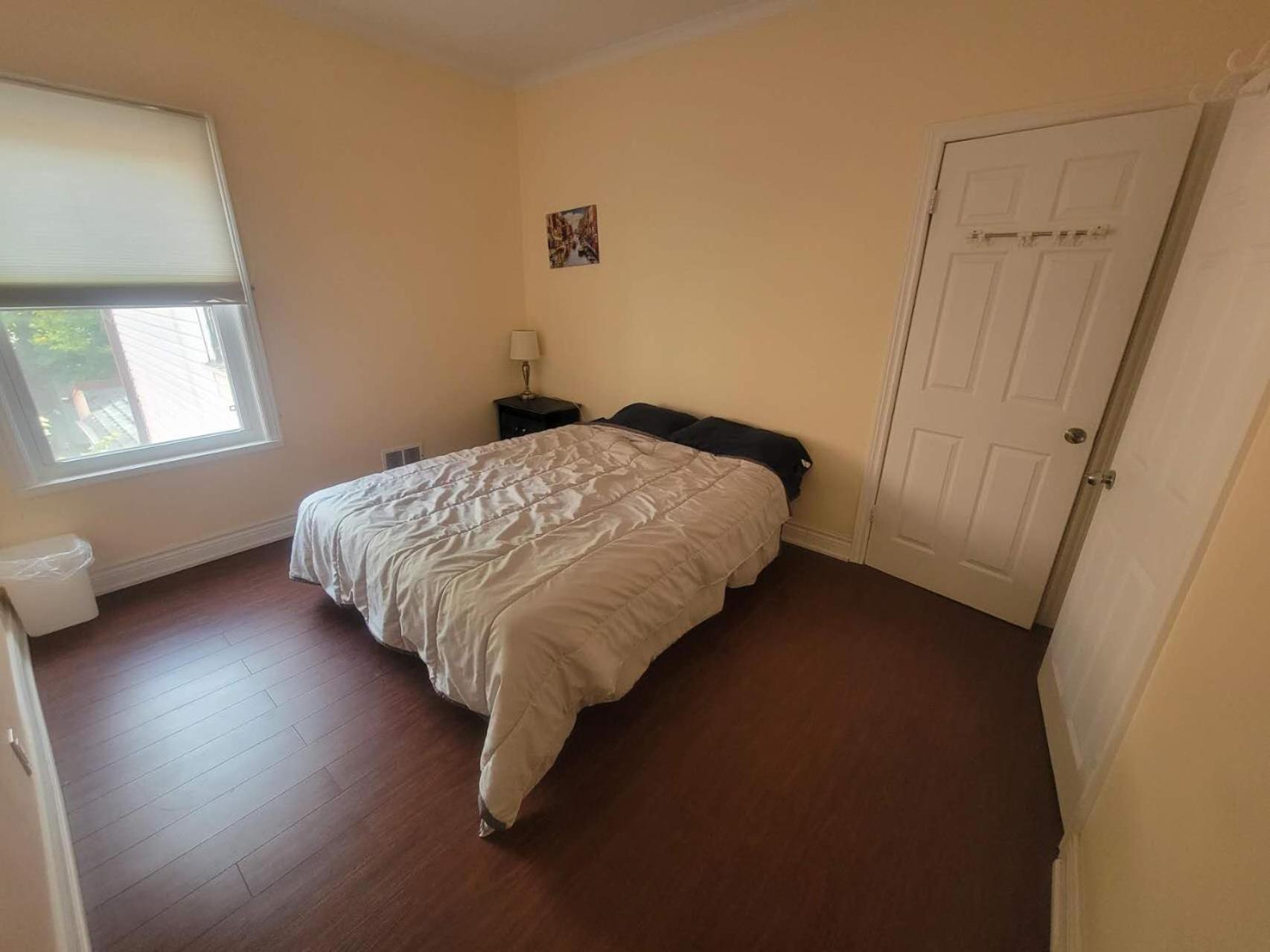 6 Bedroom house steps to public transit Conference & Convention Centres Entertainment Museum