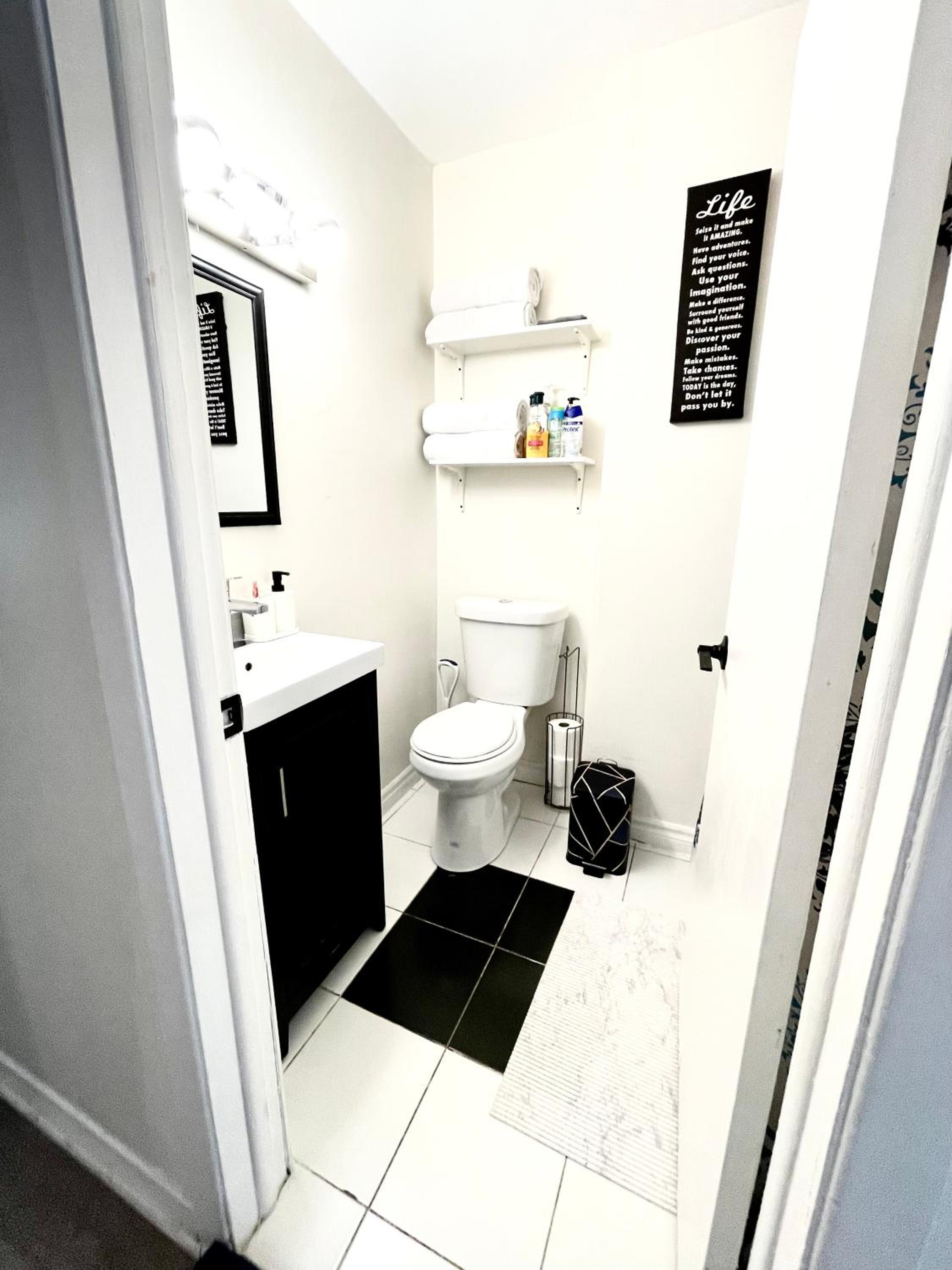 Cozy 2-Bedroom Apartment in the Heart of Downtown Ottawa