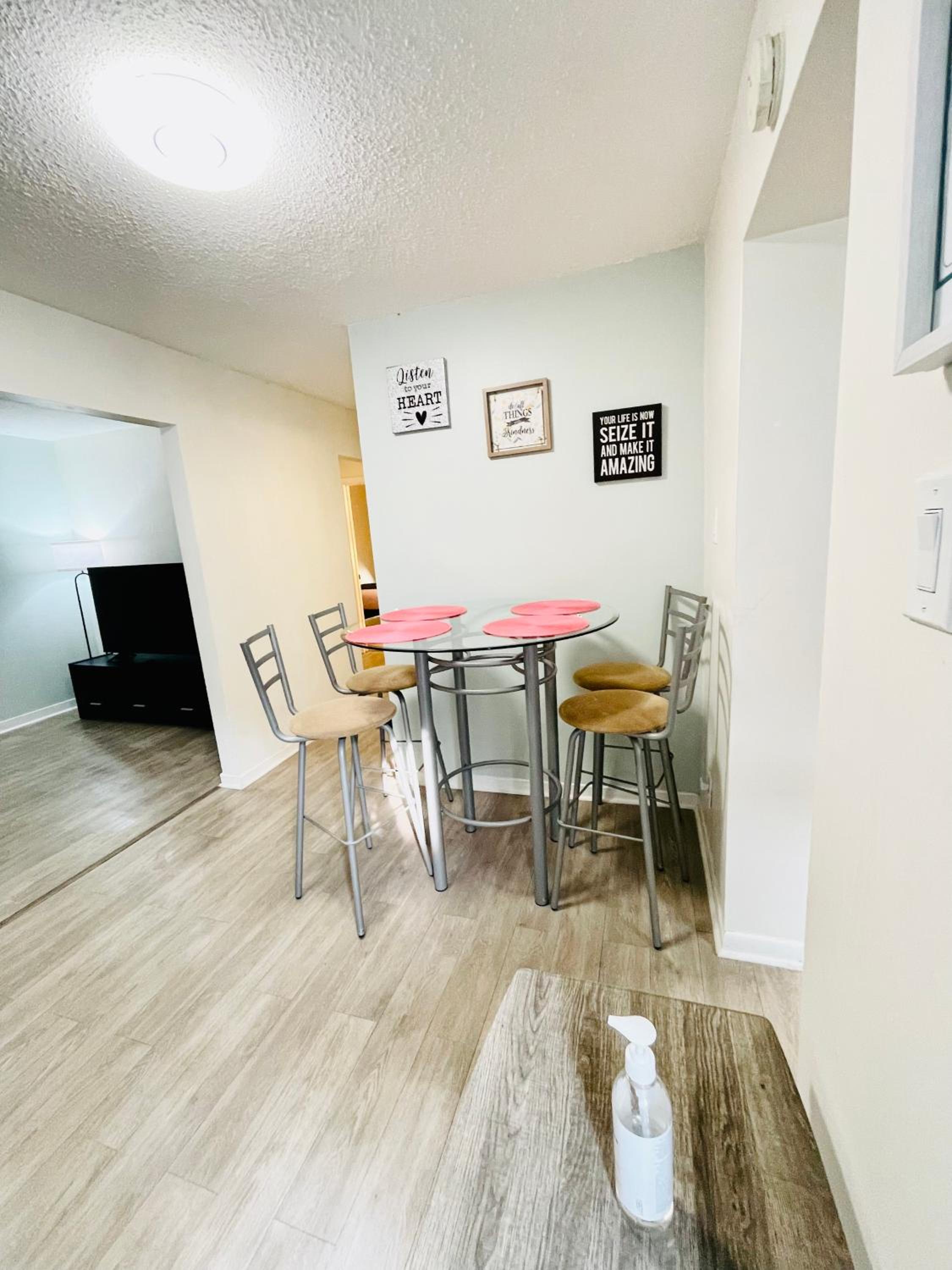Cozy 2-Bedroom Apartment in the Heart of Downtown Ottawa