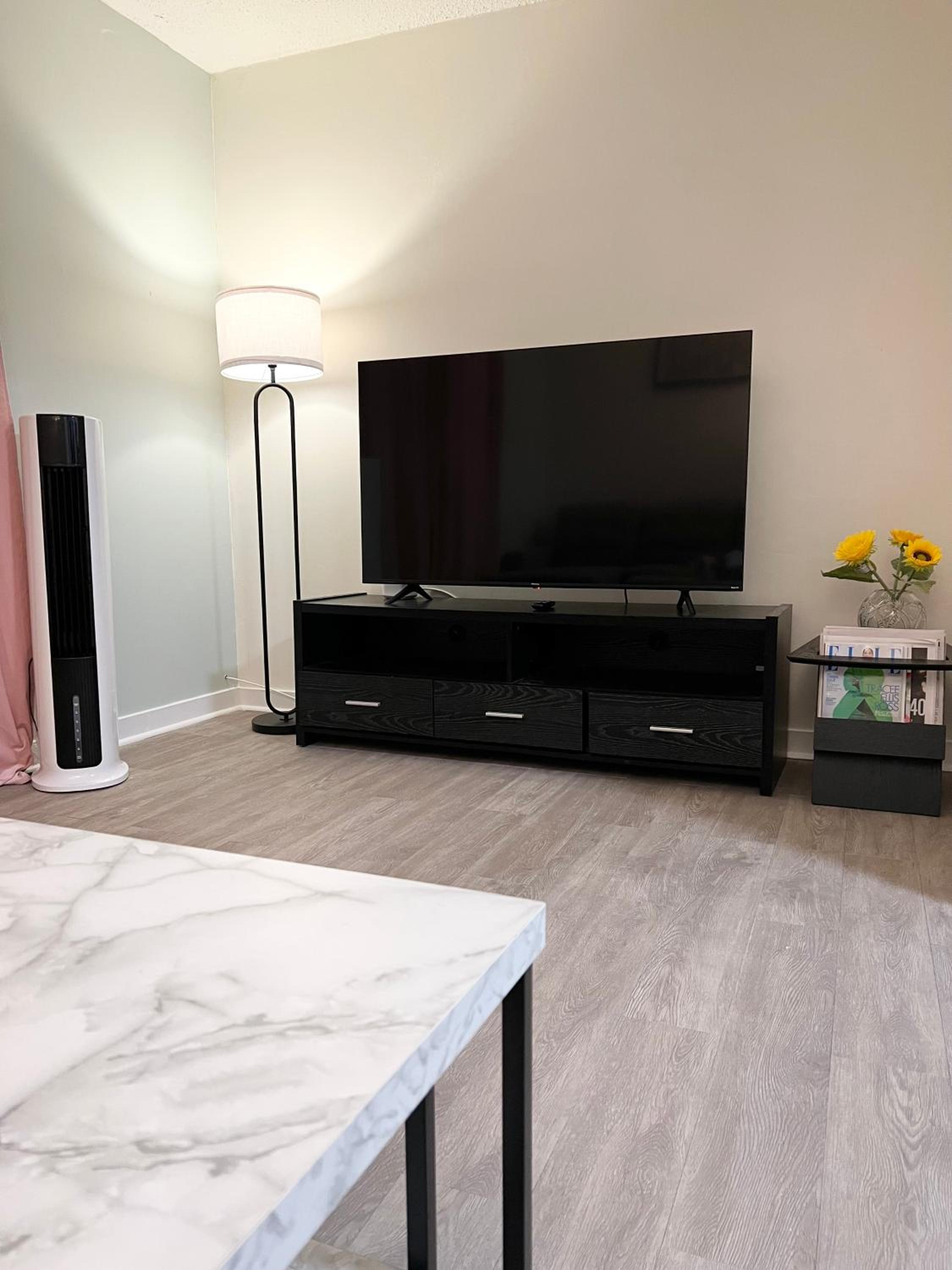 Cozy 2-Bedroom Apartment in the Heart of Downtown Ottawa